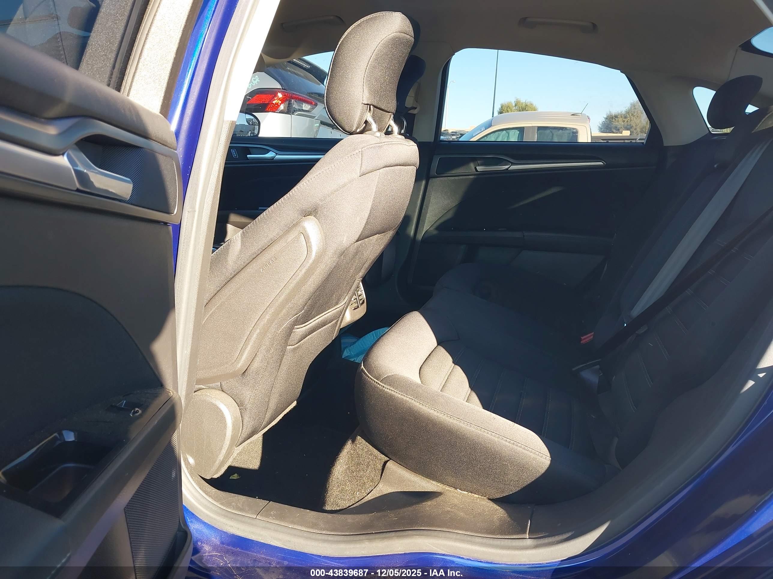 FORD FUSION image 8