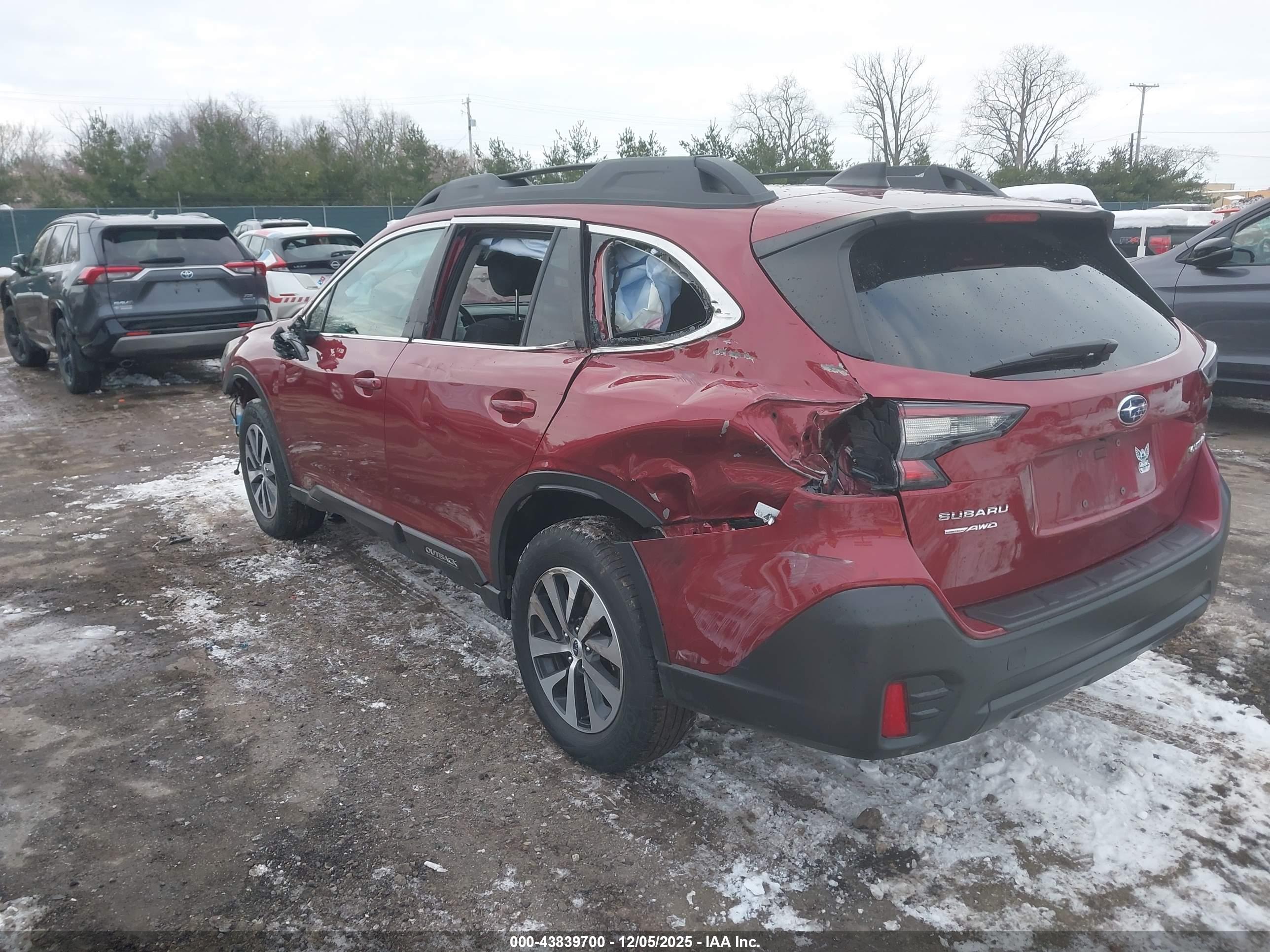SUBARU OUTBACK image 3