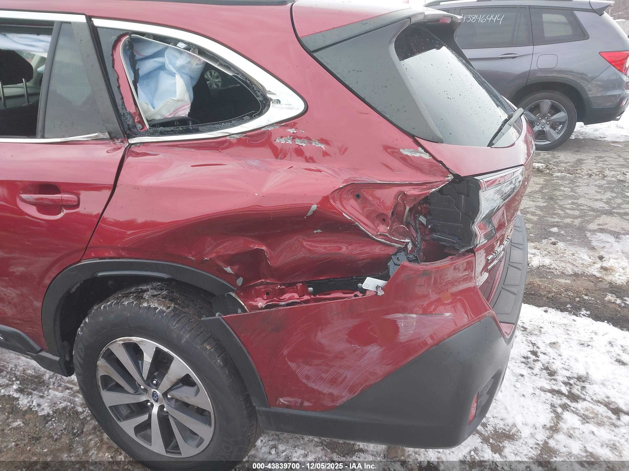 SUBARU OUTBACK image 6