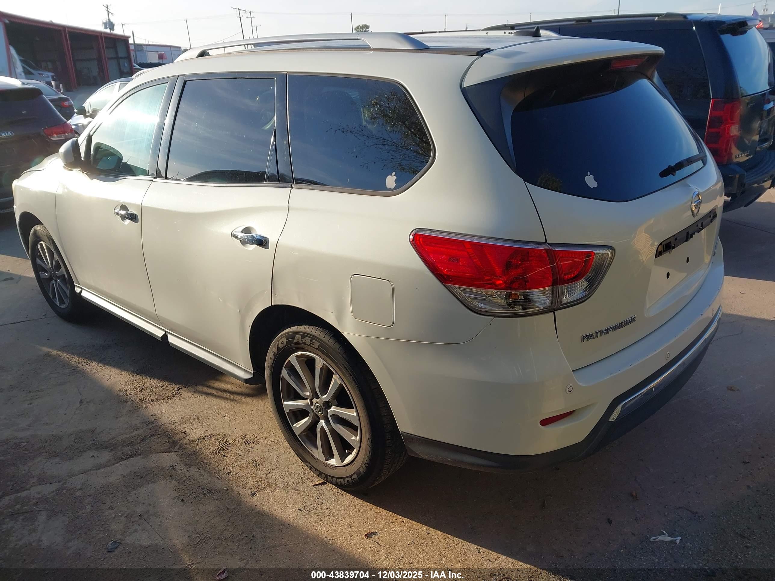 NISSAN PATHFINDER image 3