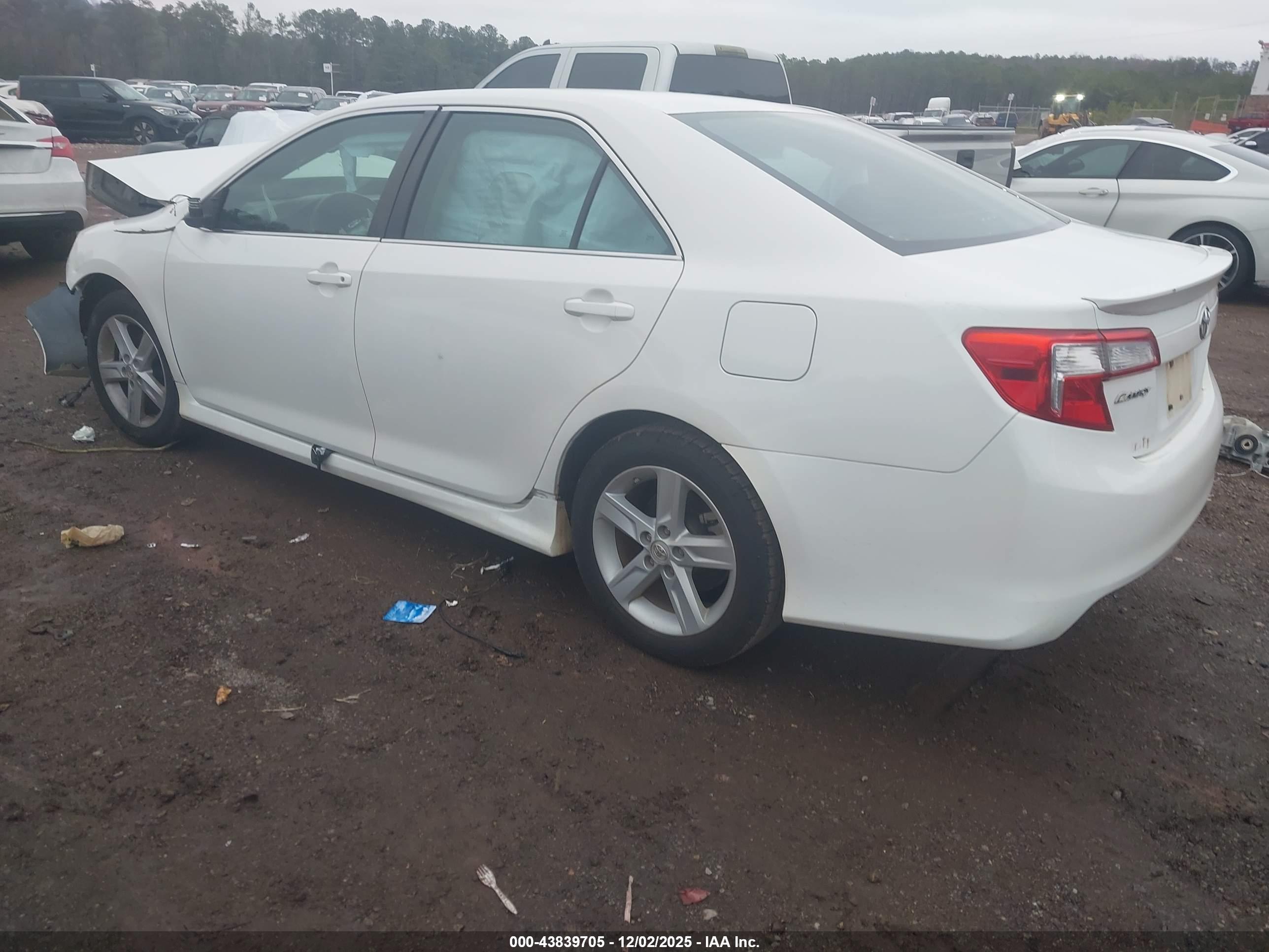 TOYOTA CAMRY image 3