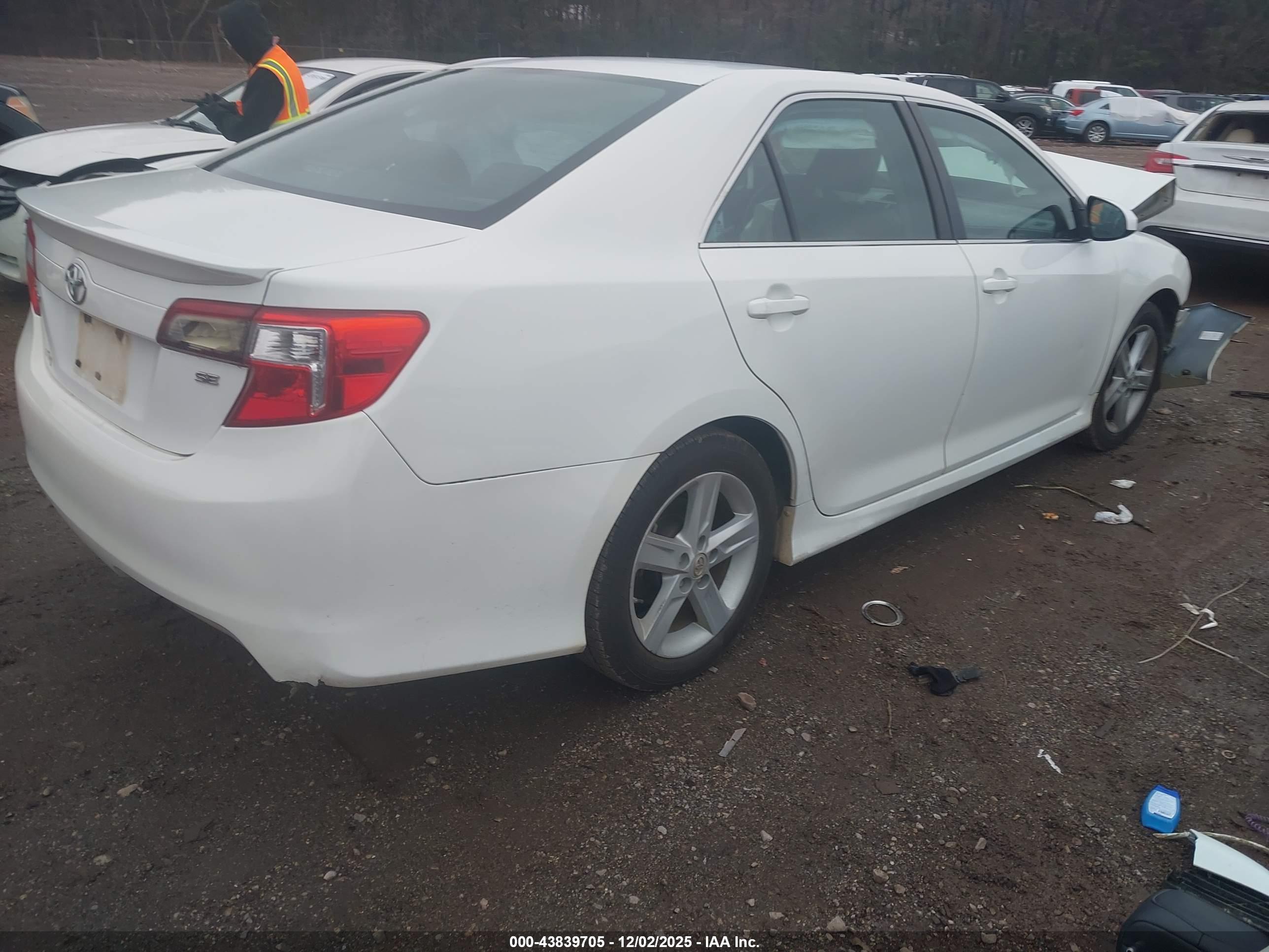 TOYOTA CAMRY image 4