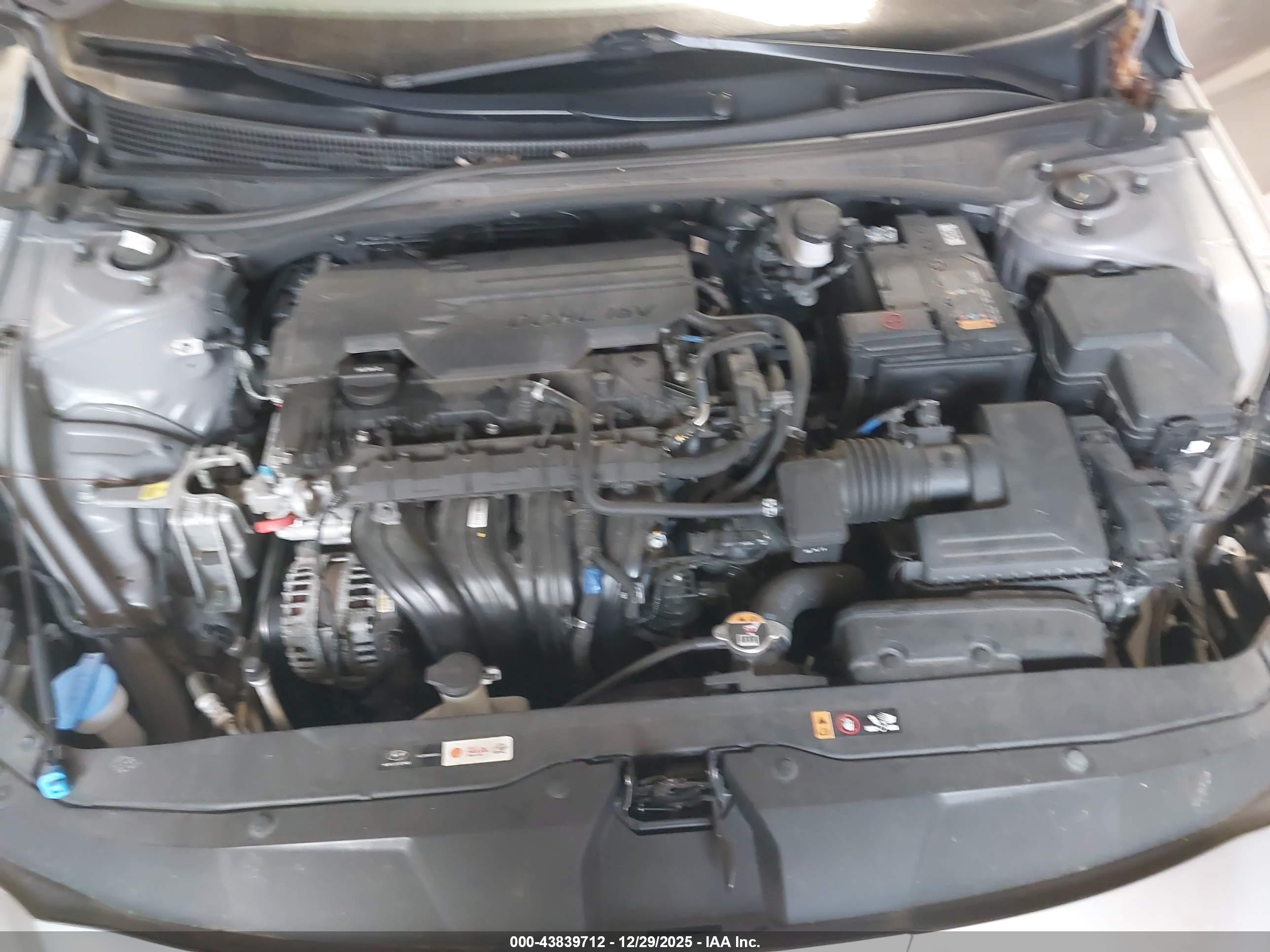 HYUNDAI ELANTRA image 10