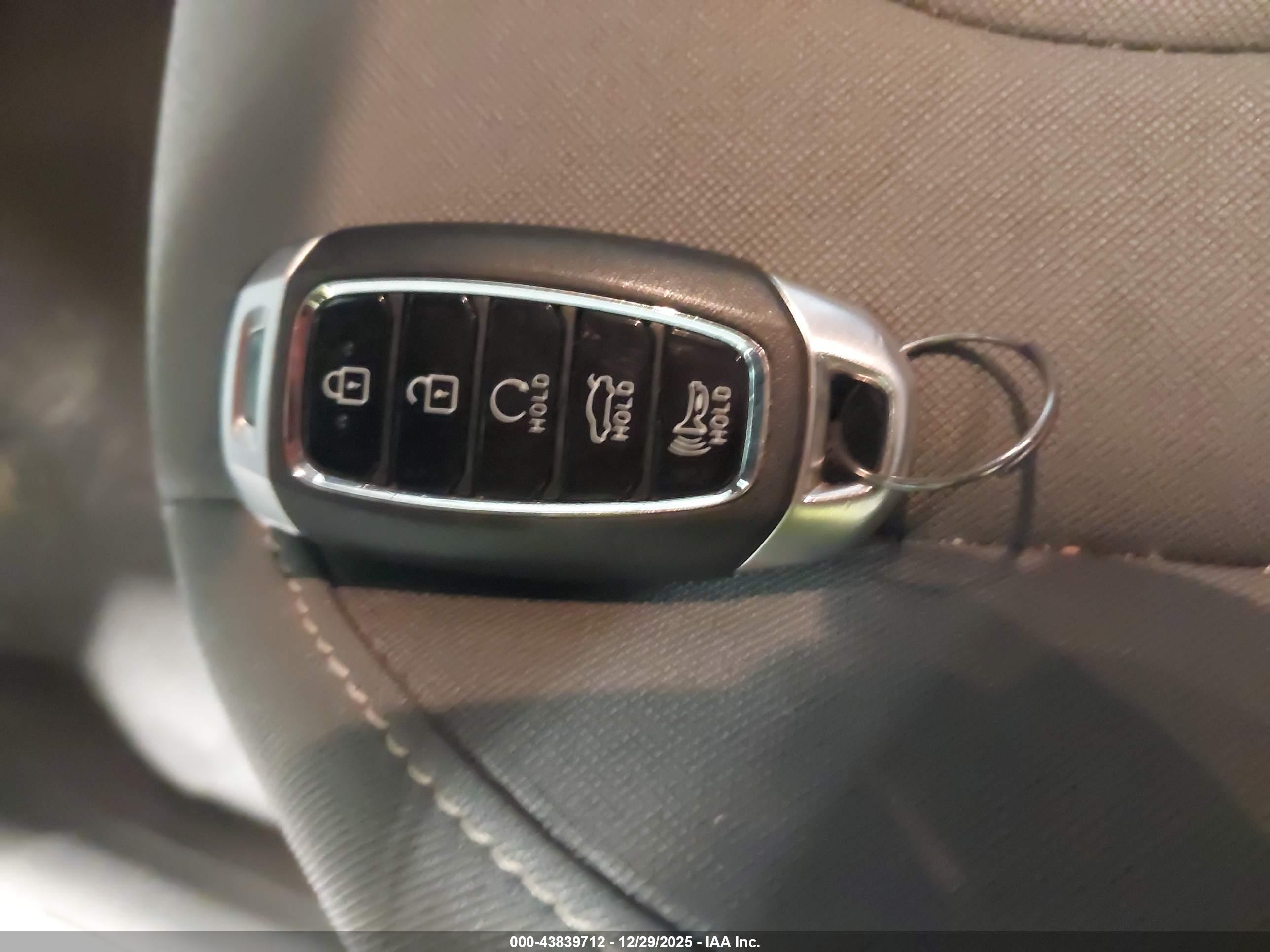HYUNDAI ELANTRA image 11