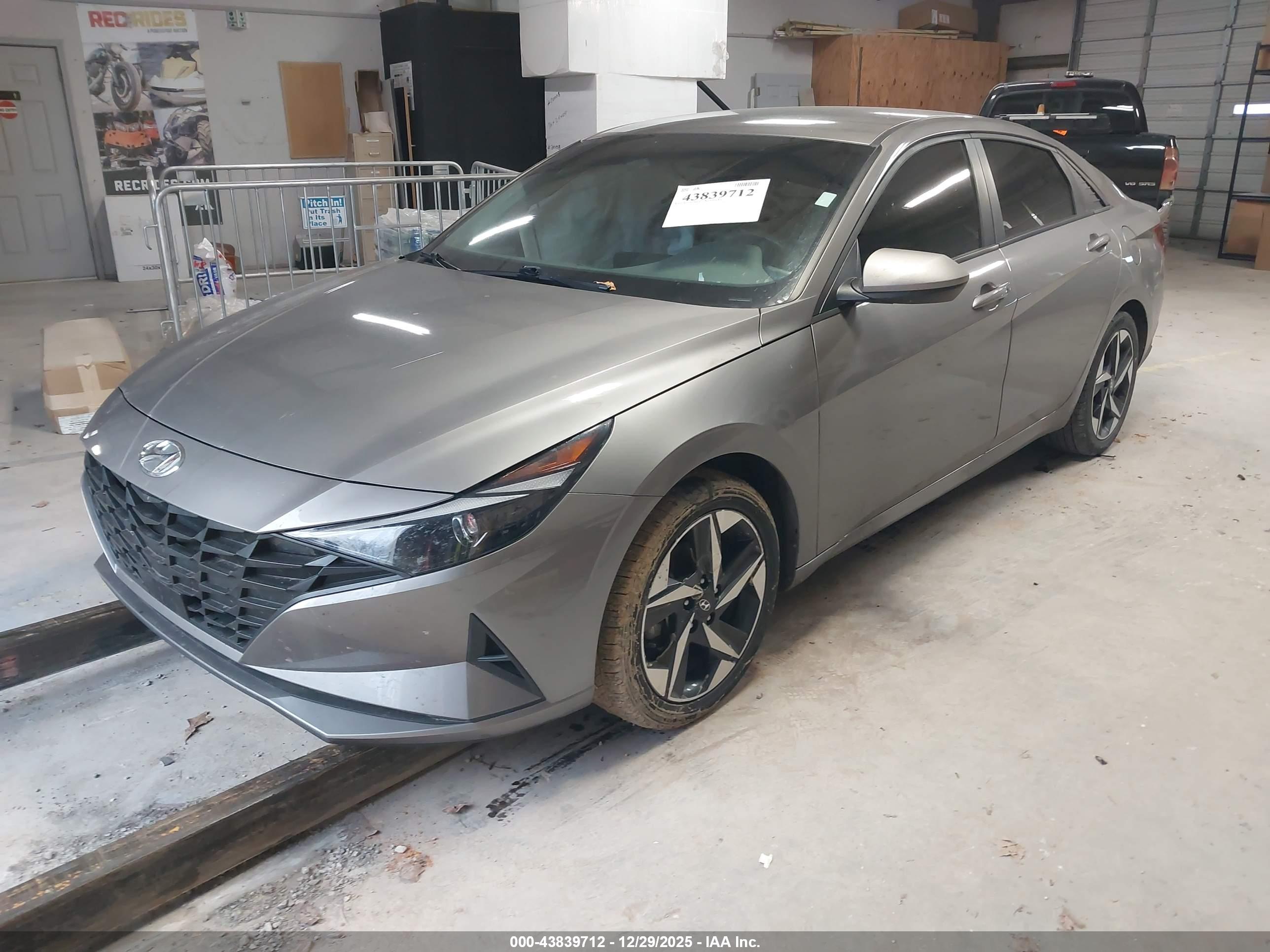 HYUNDAI ELANTRA image 2
