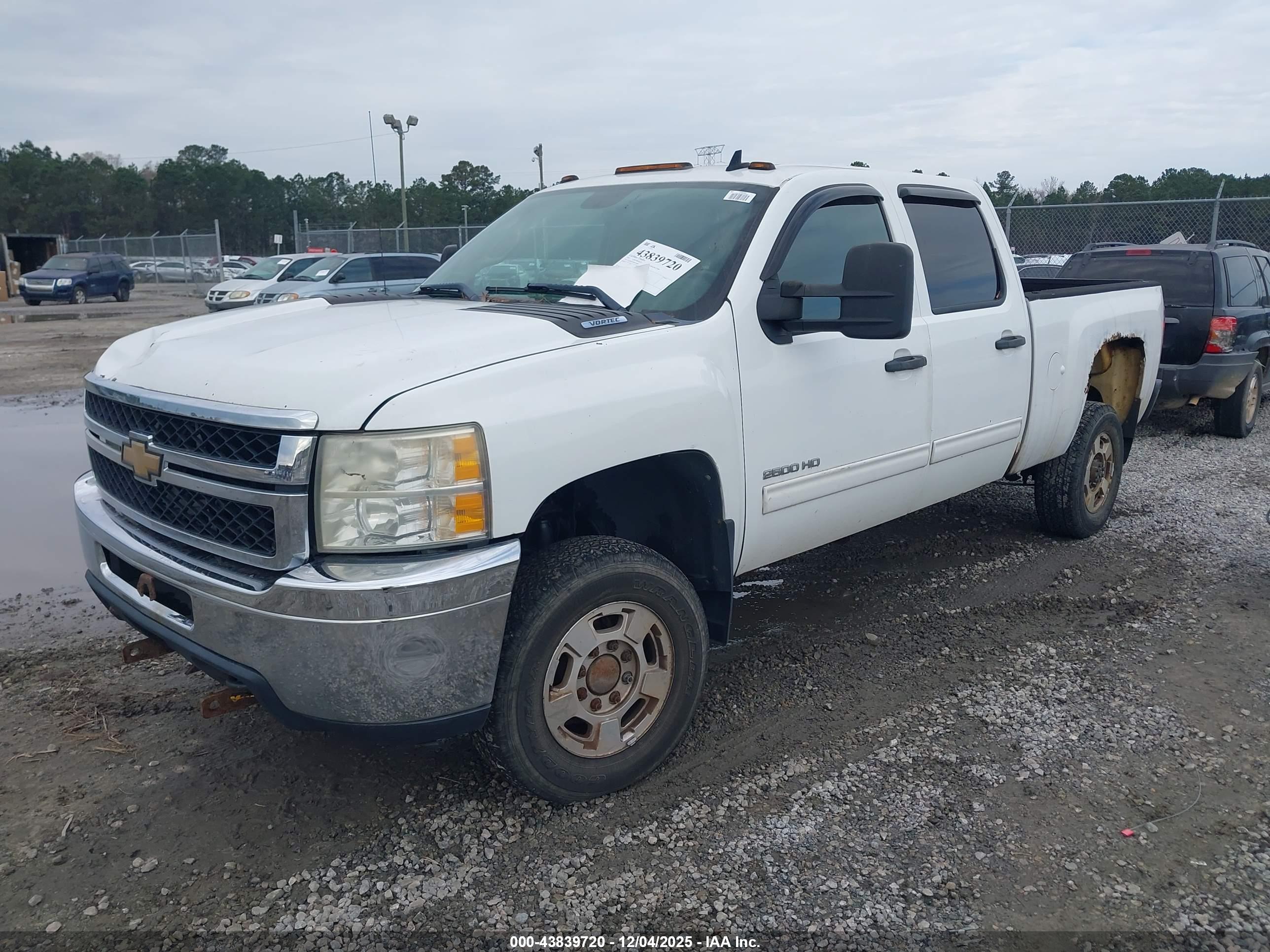 CHEVROLET SILVERADO image 2