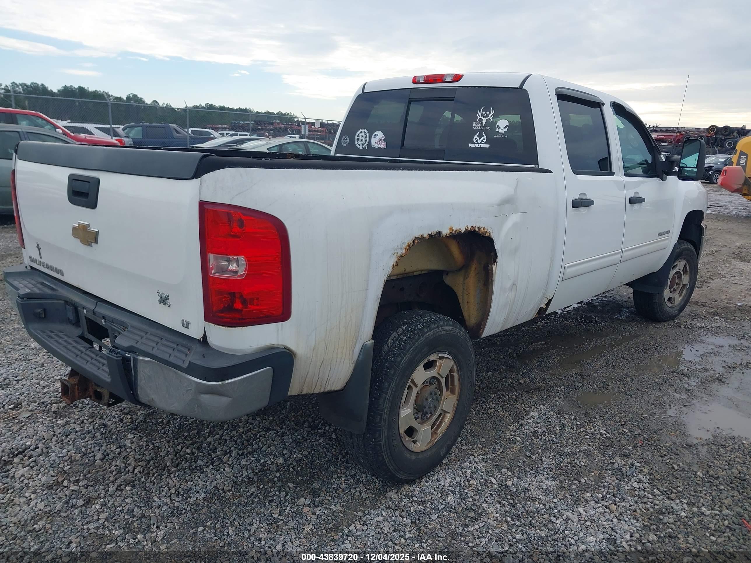 CHEVROLET SILVERADO image 4