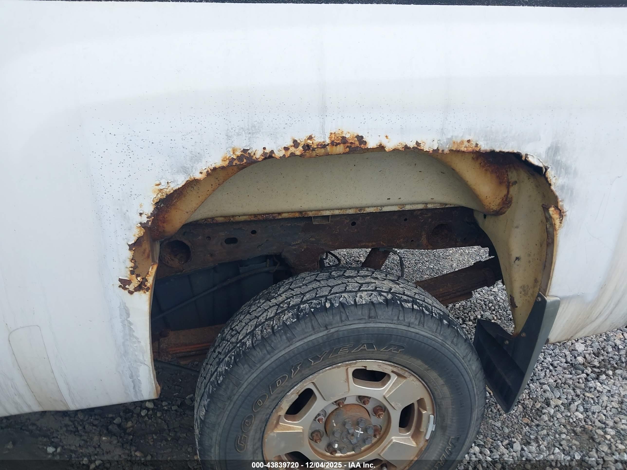 CHEVROLET SILVERADO image 6