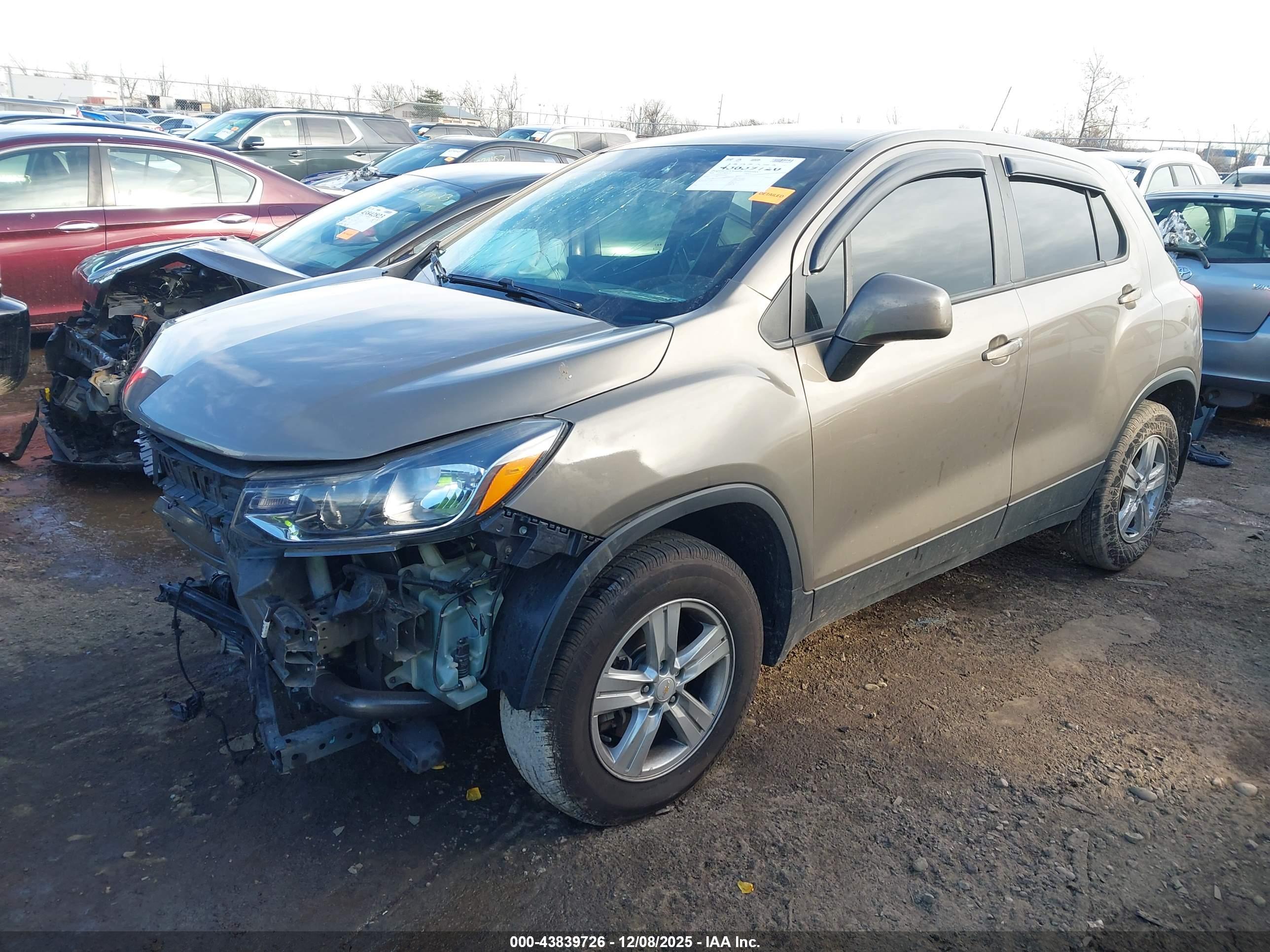 CHEVROLET TRAX image 2
