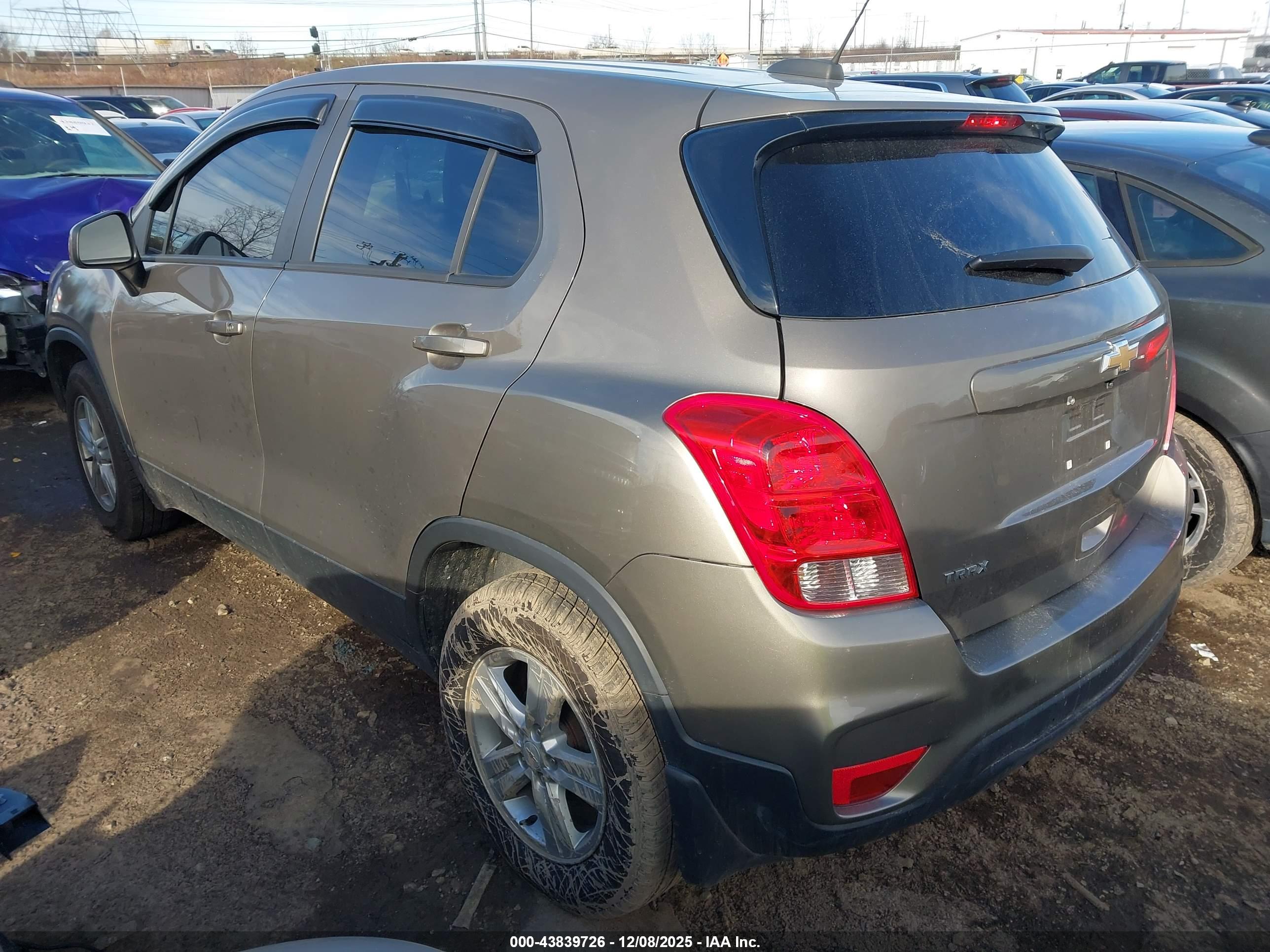 CHEVROLET TRAX image 3