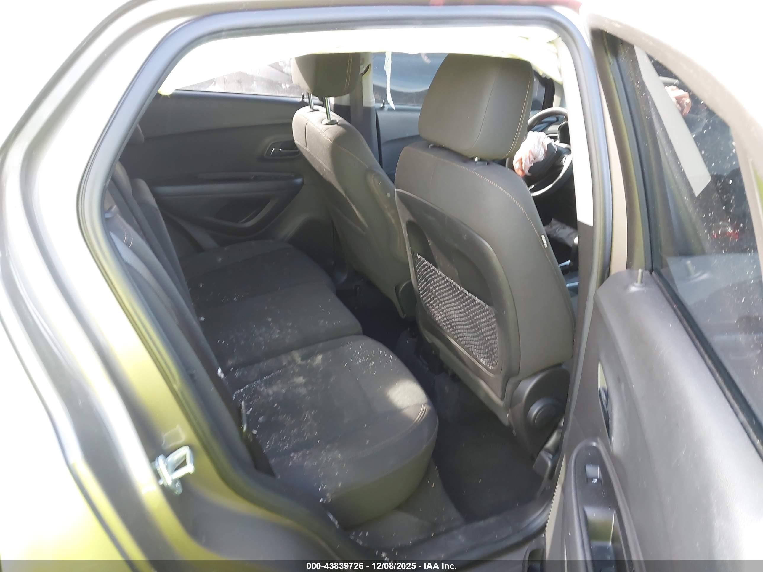 CHEVROLET TRAX image 8