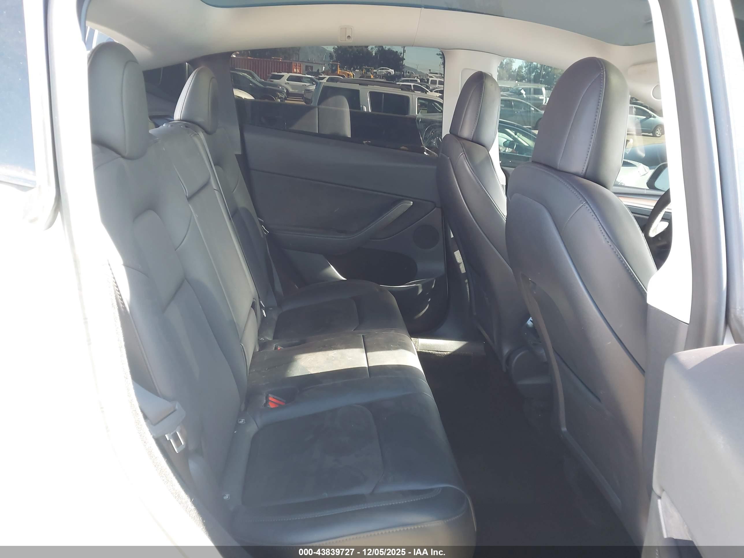 TESLA MODEL image 8