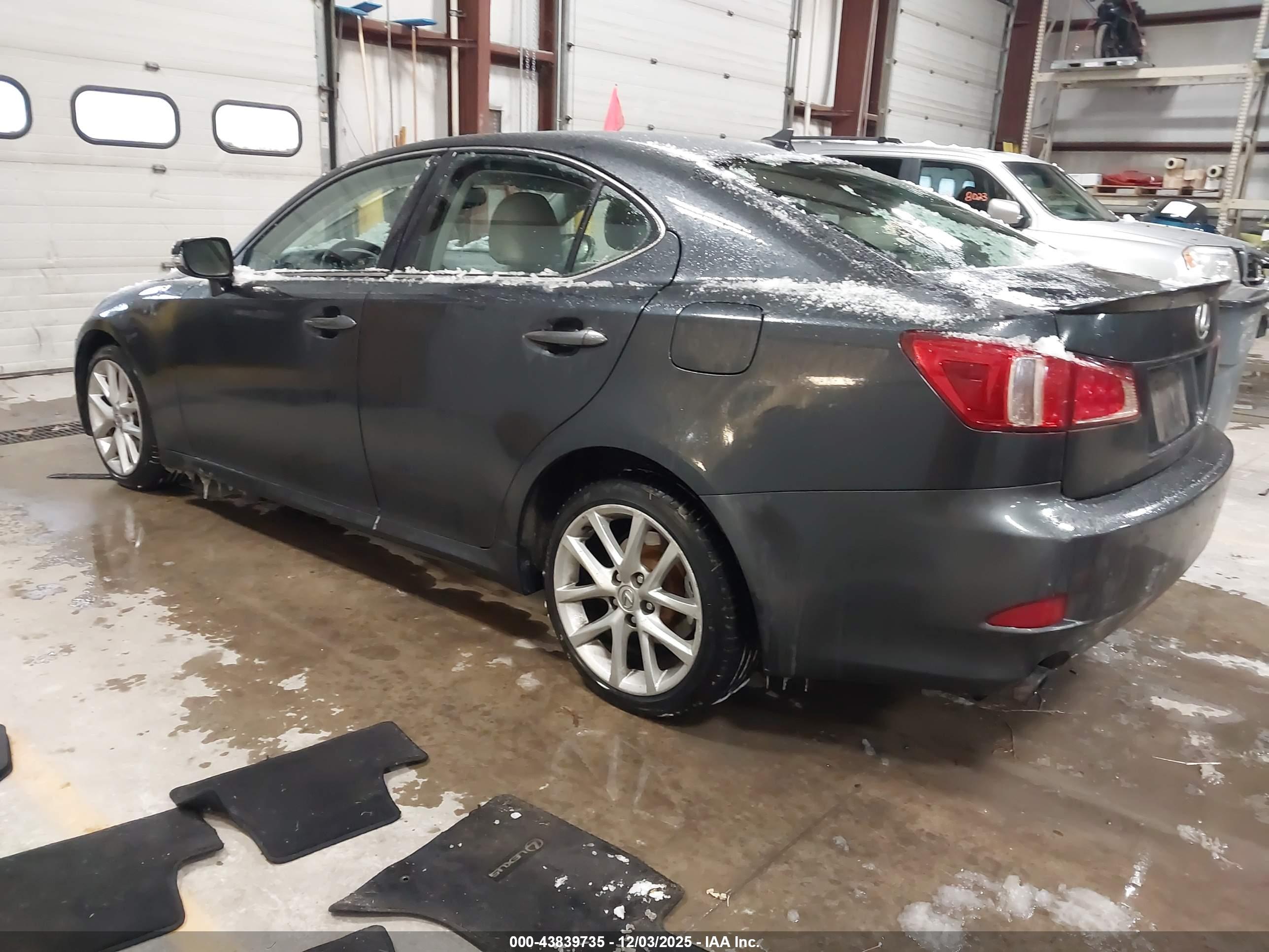 LEXUS IS image 3