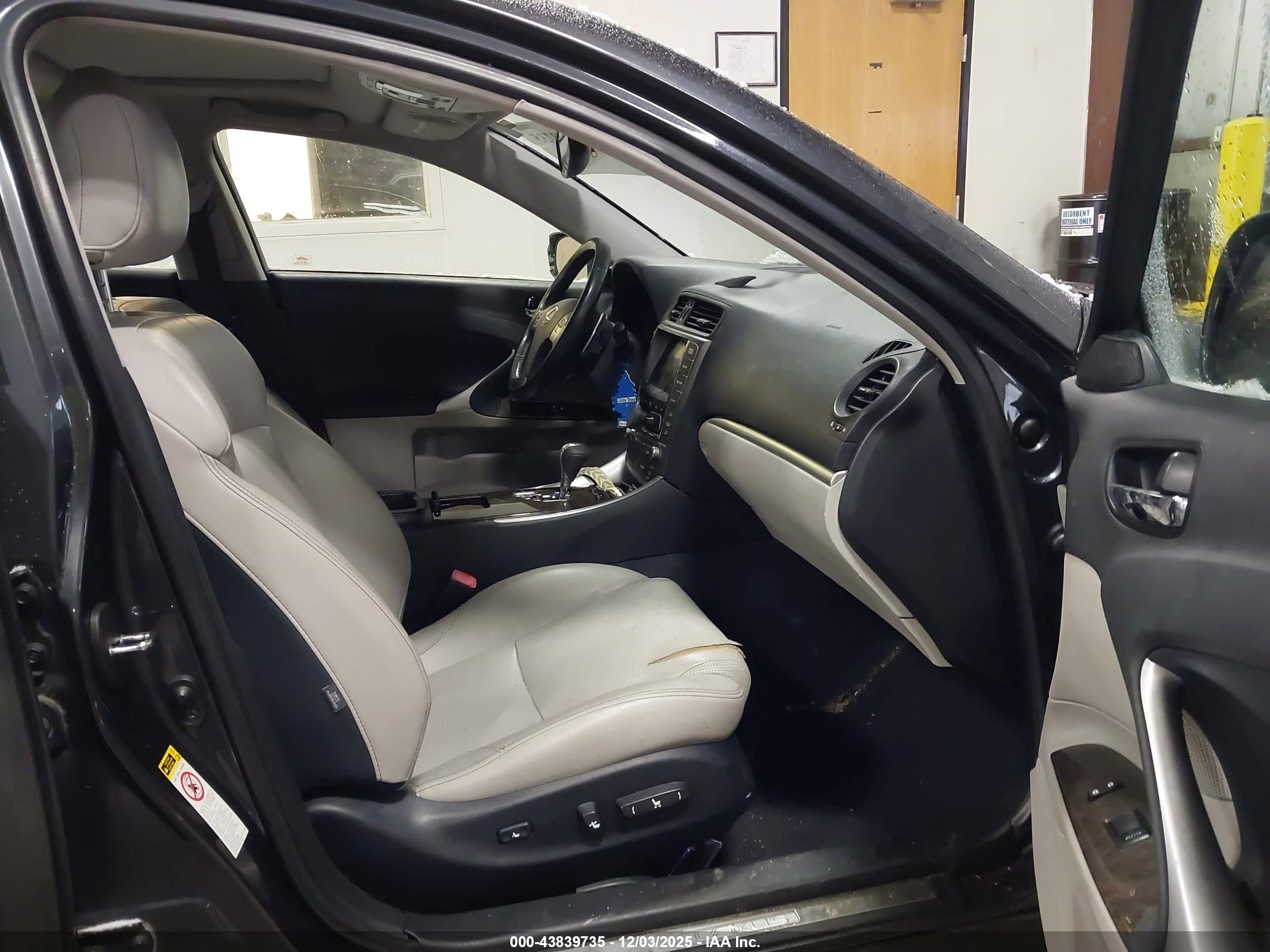 LEXUS IS image 5