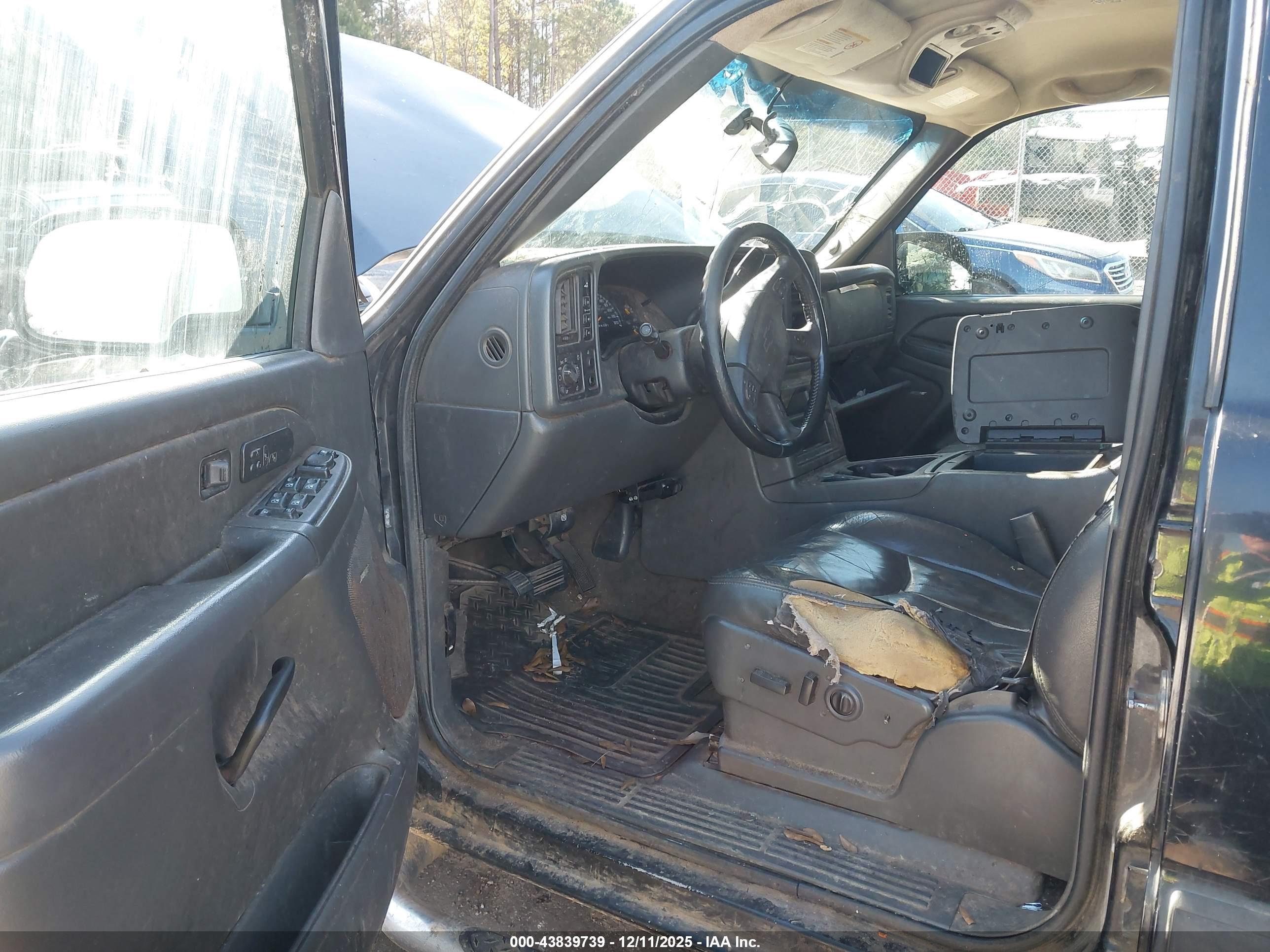CHEVROLET SILVERADO image 5