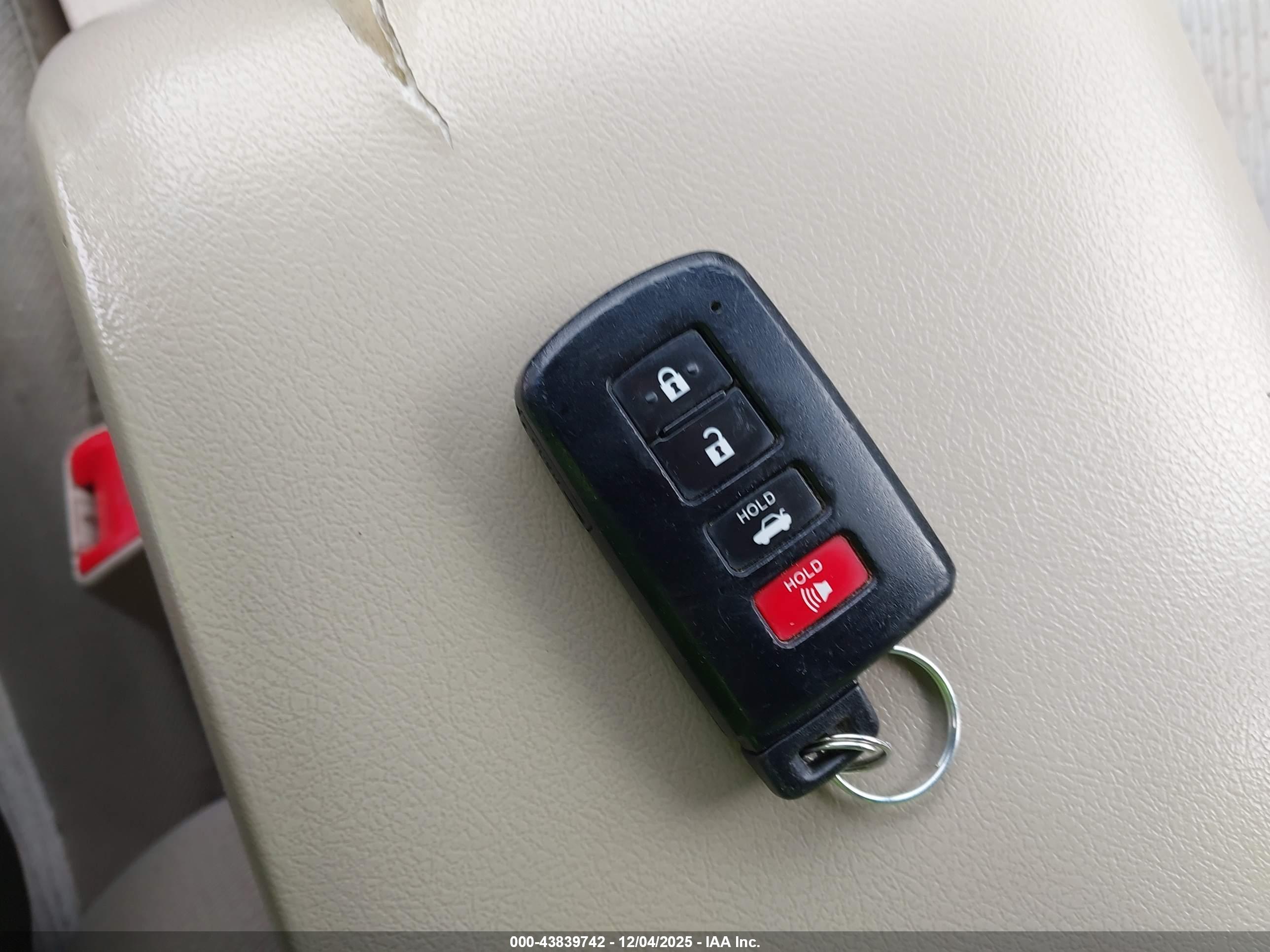 TOYOTA CAMRY image 11