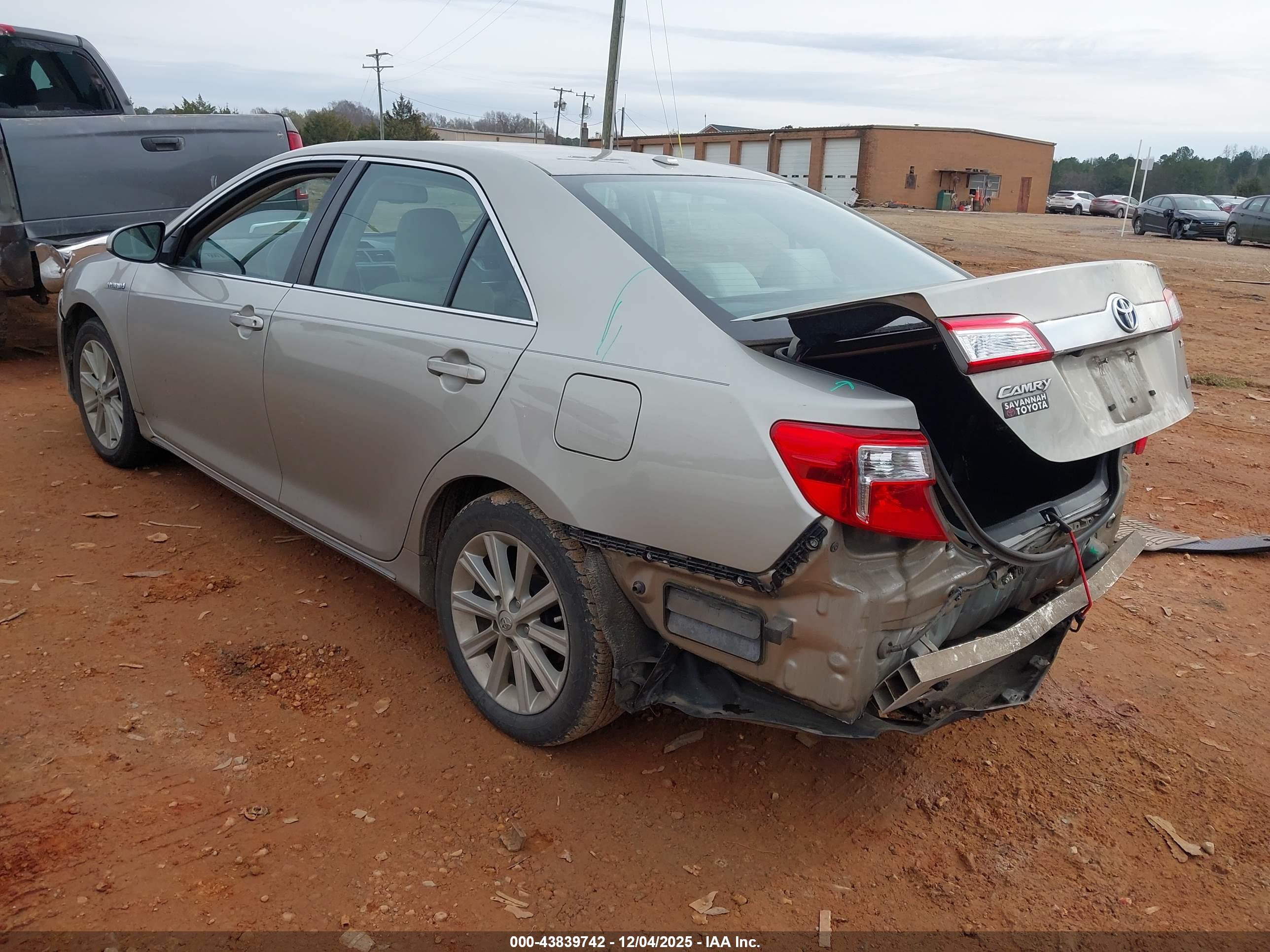 TOYOTA CAMRY image 3