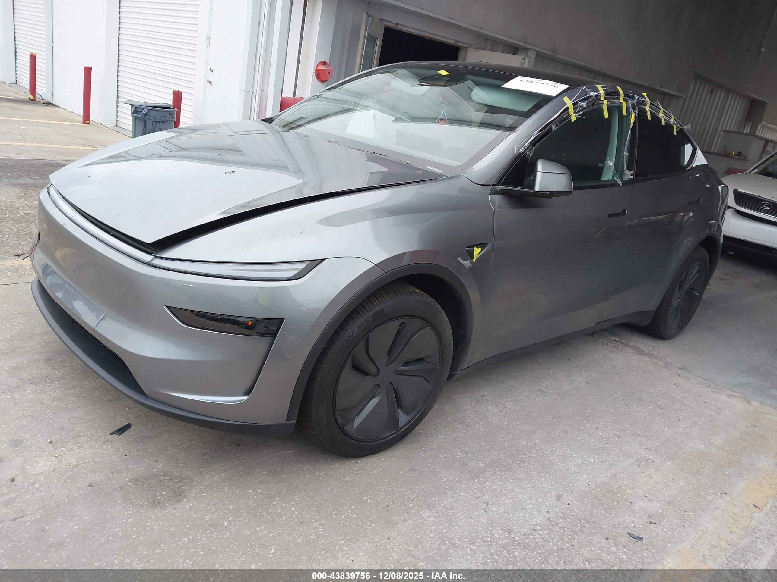 TESLA MODEL image 2