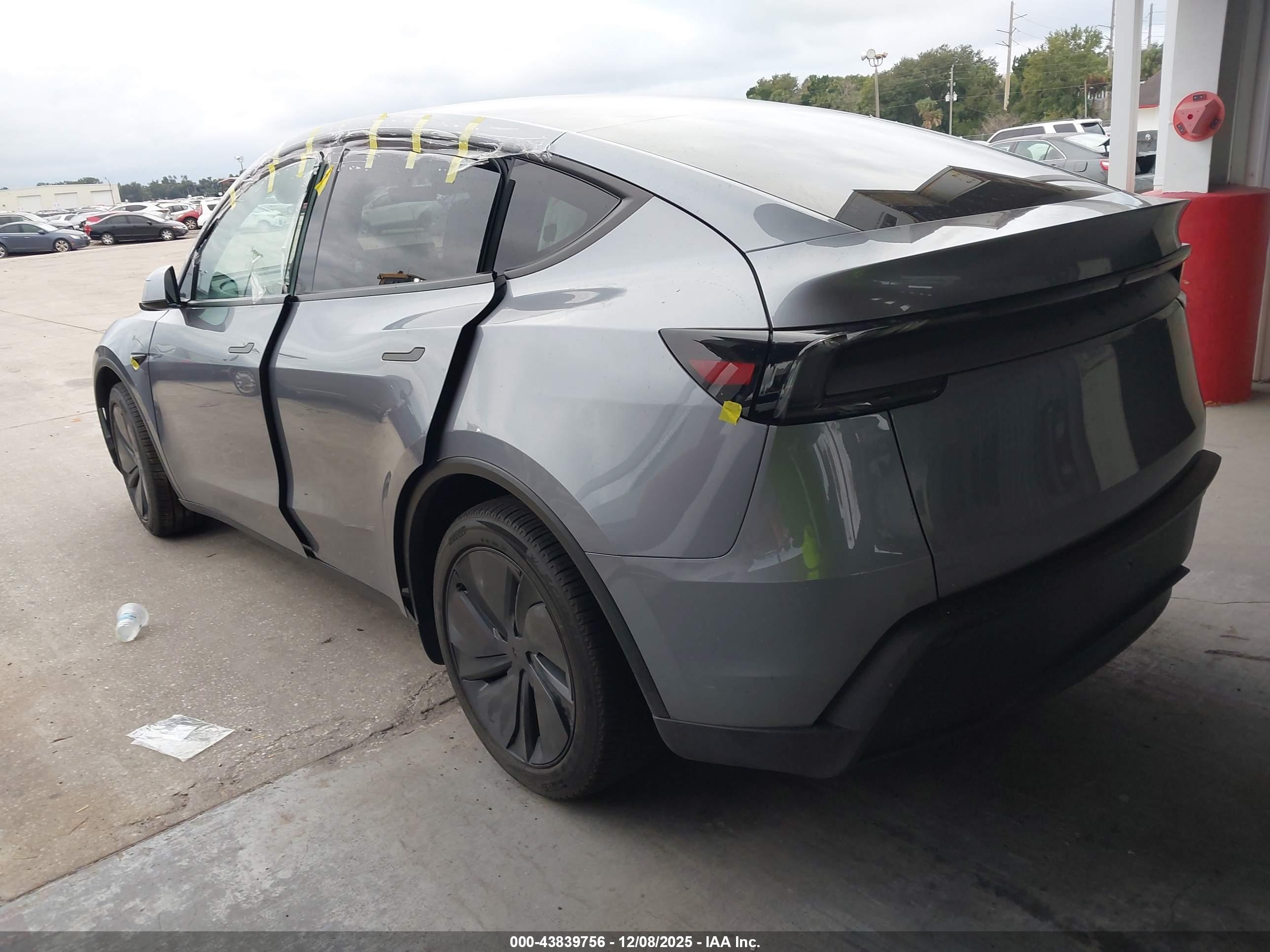TESLA MODEL image 3