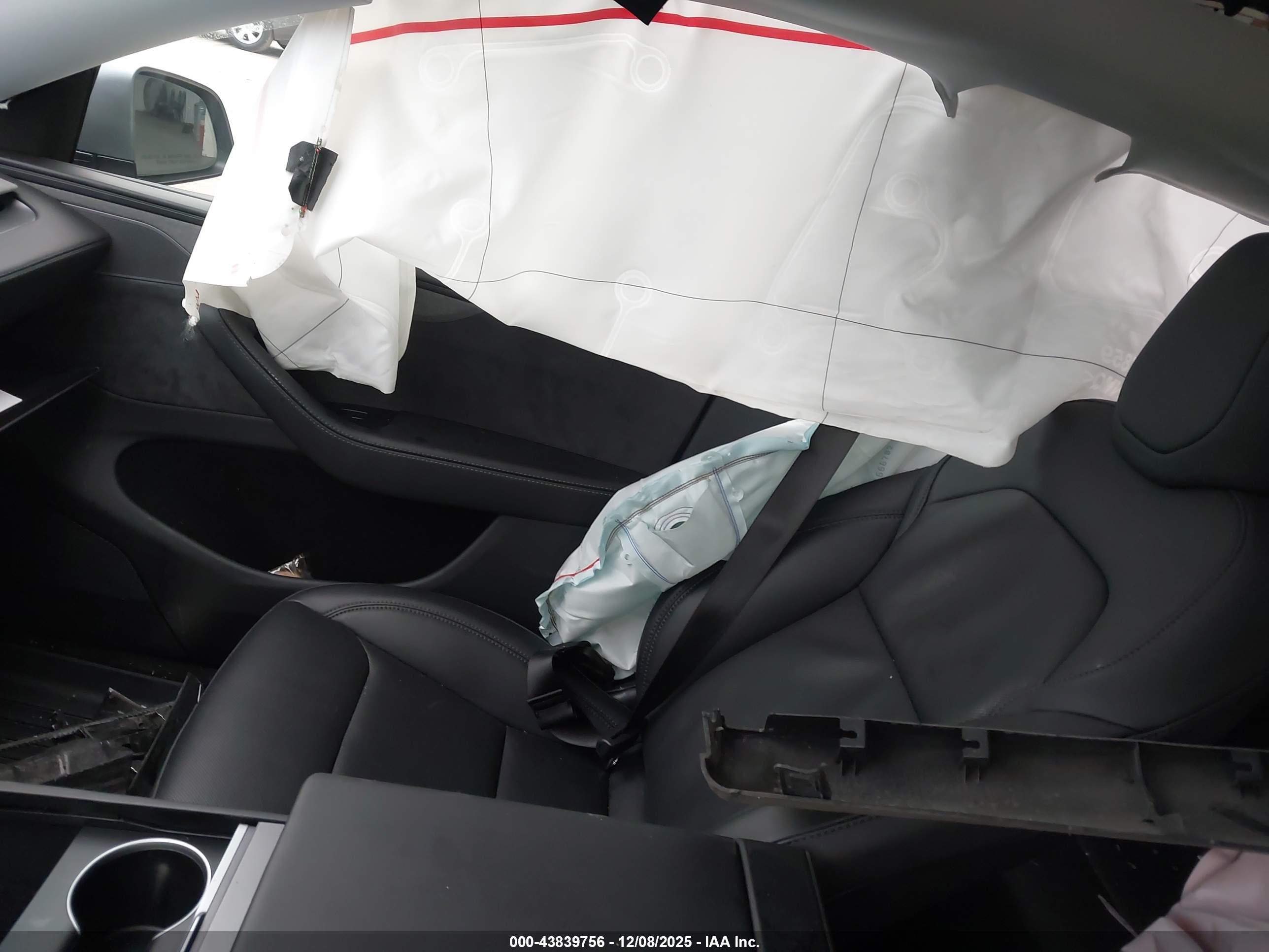 TESLA MODEL image 5