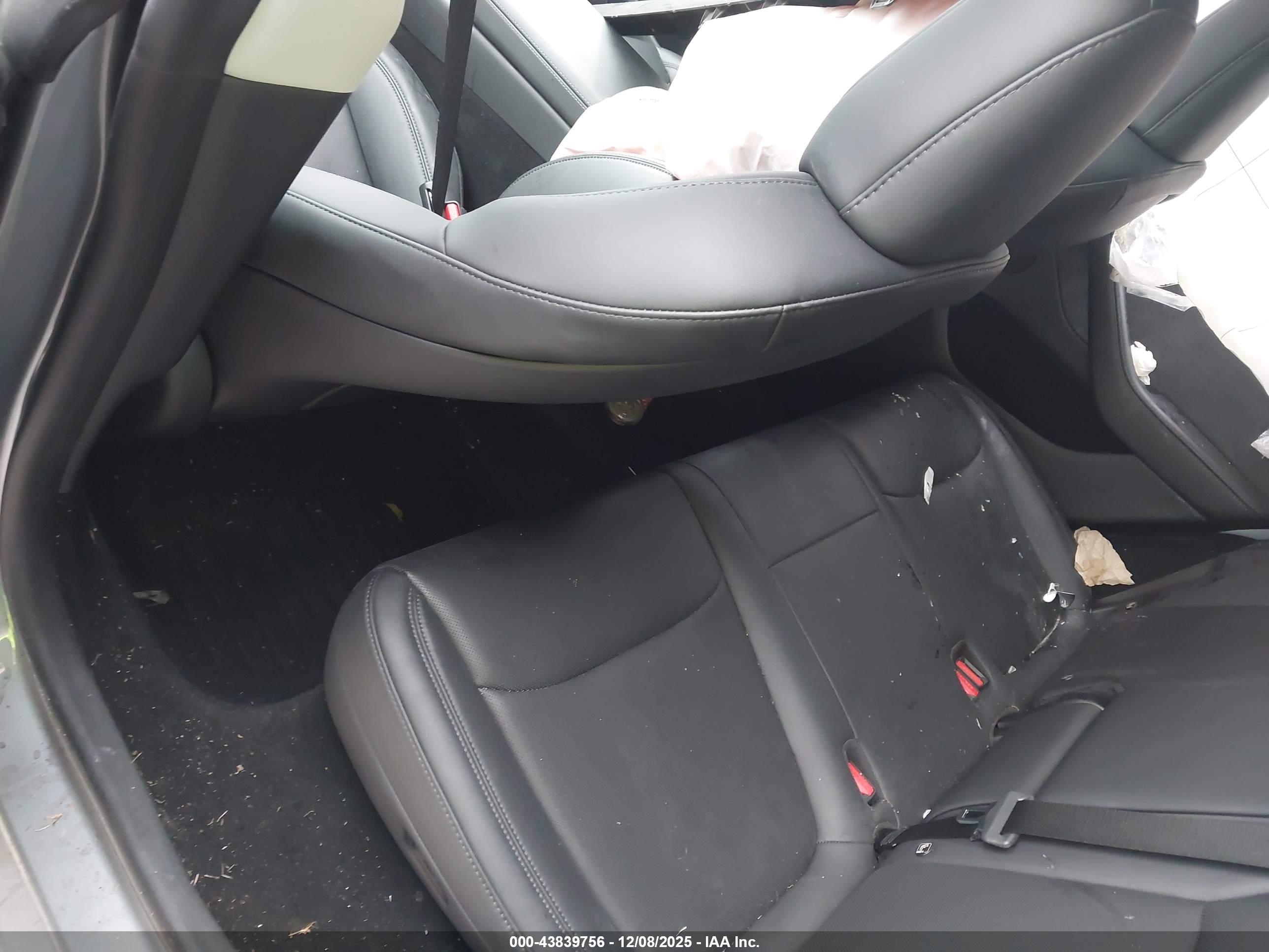 TESLA MODEL image 8