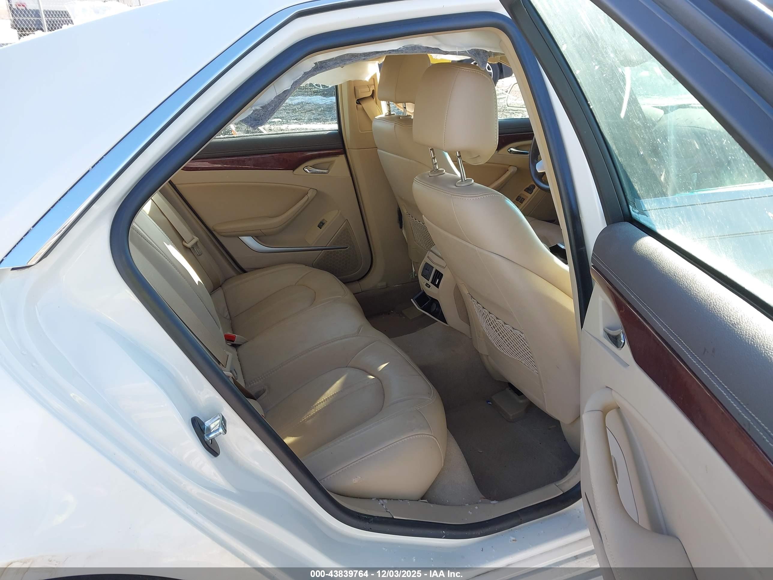 CADILLAC CTS image 8