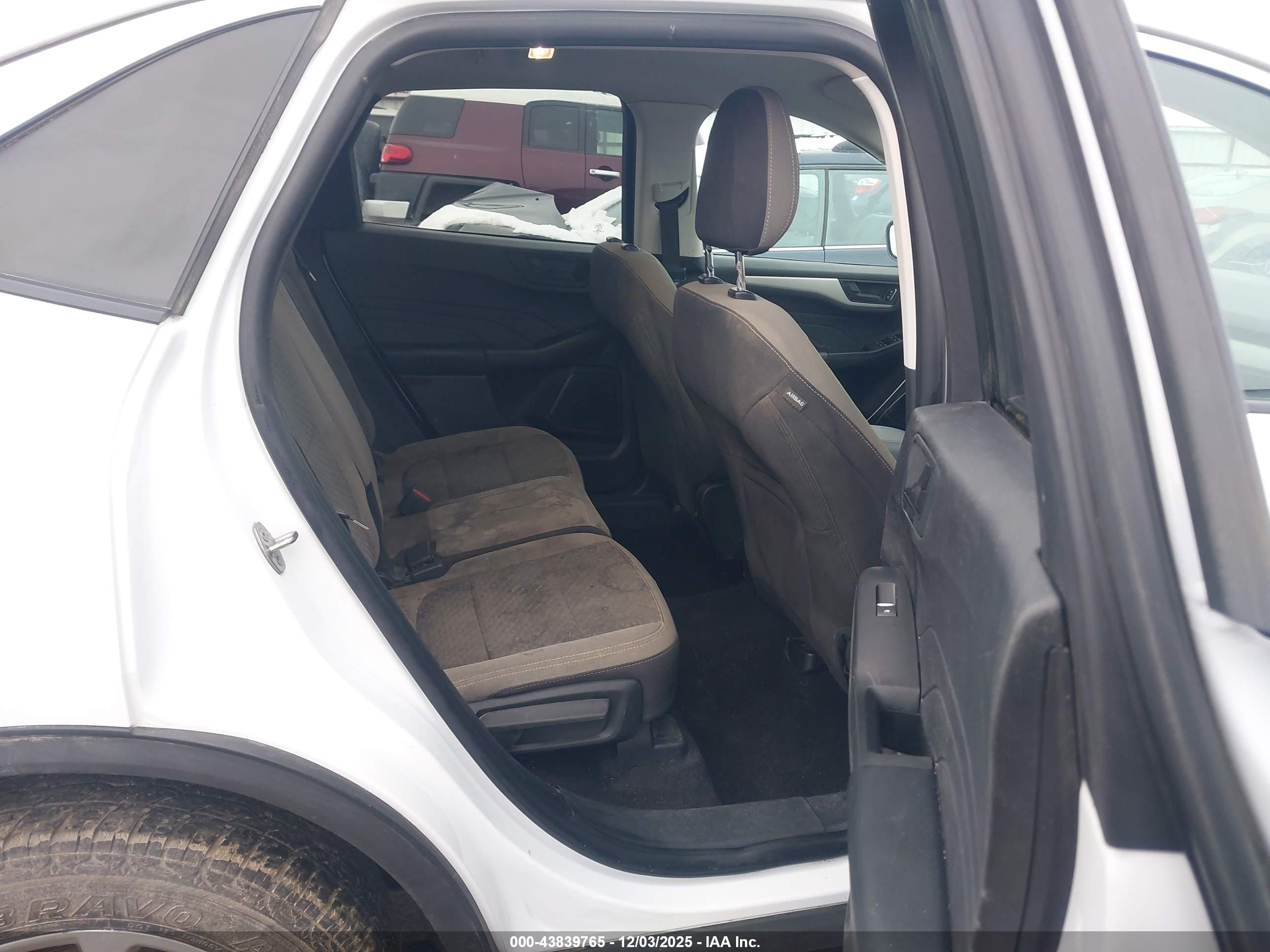 FORD ESCAPE image 8