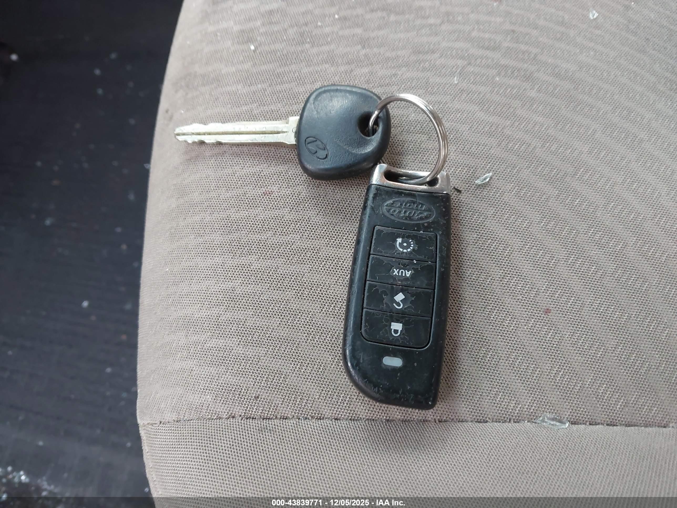 HYUNDAI ELANTRA image 11