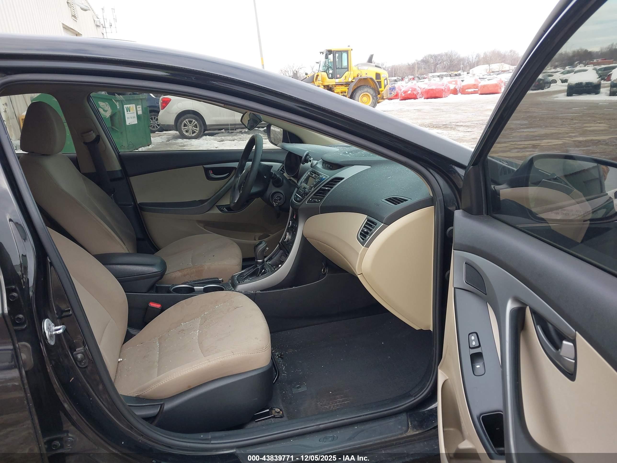 HYUNDAI ELANTRA image 5