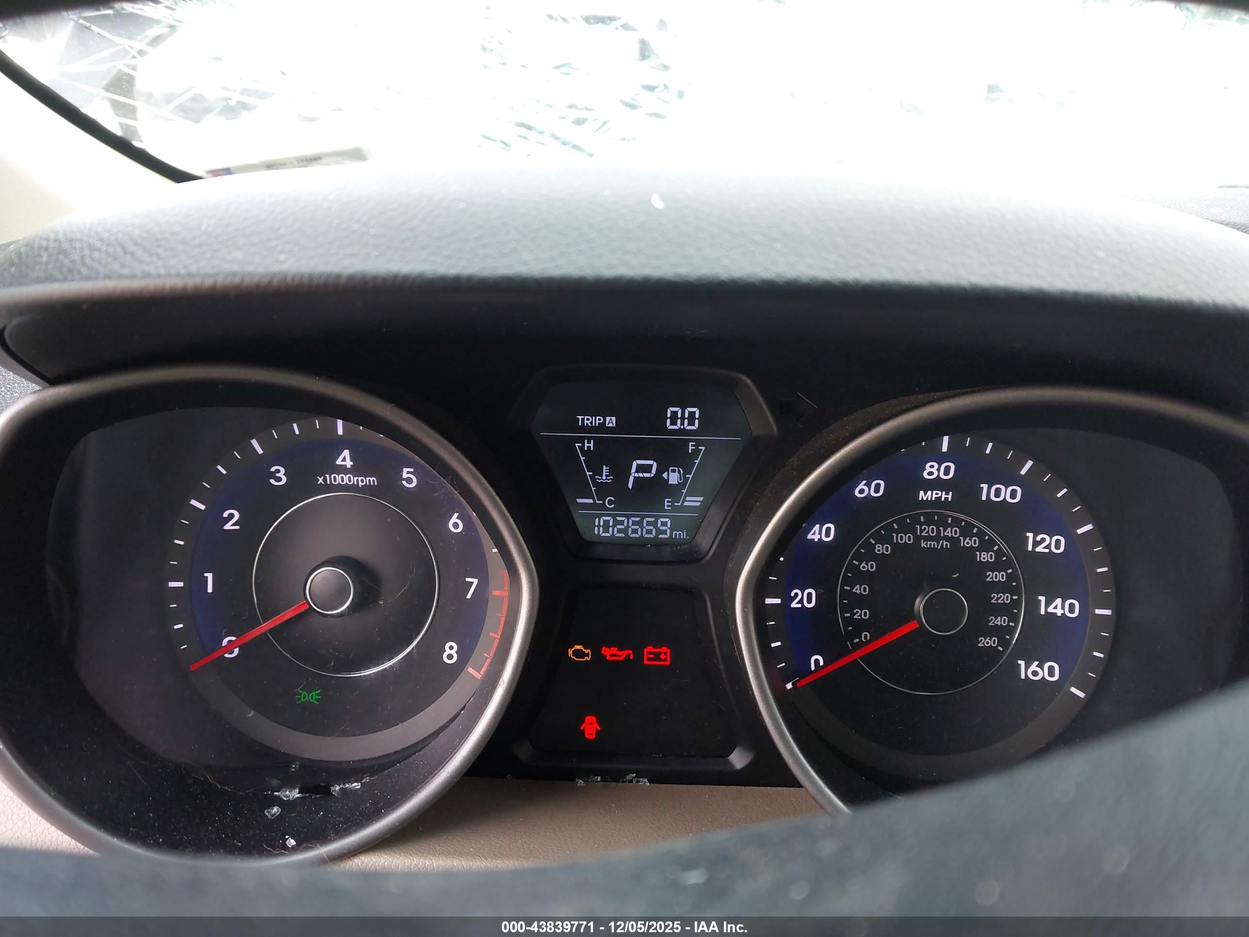 HYUNDAI ELANTRA image 7