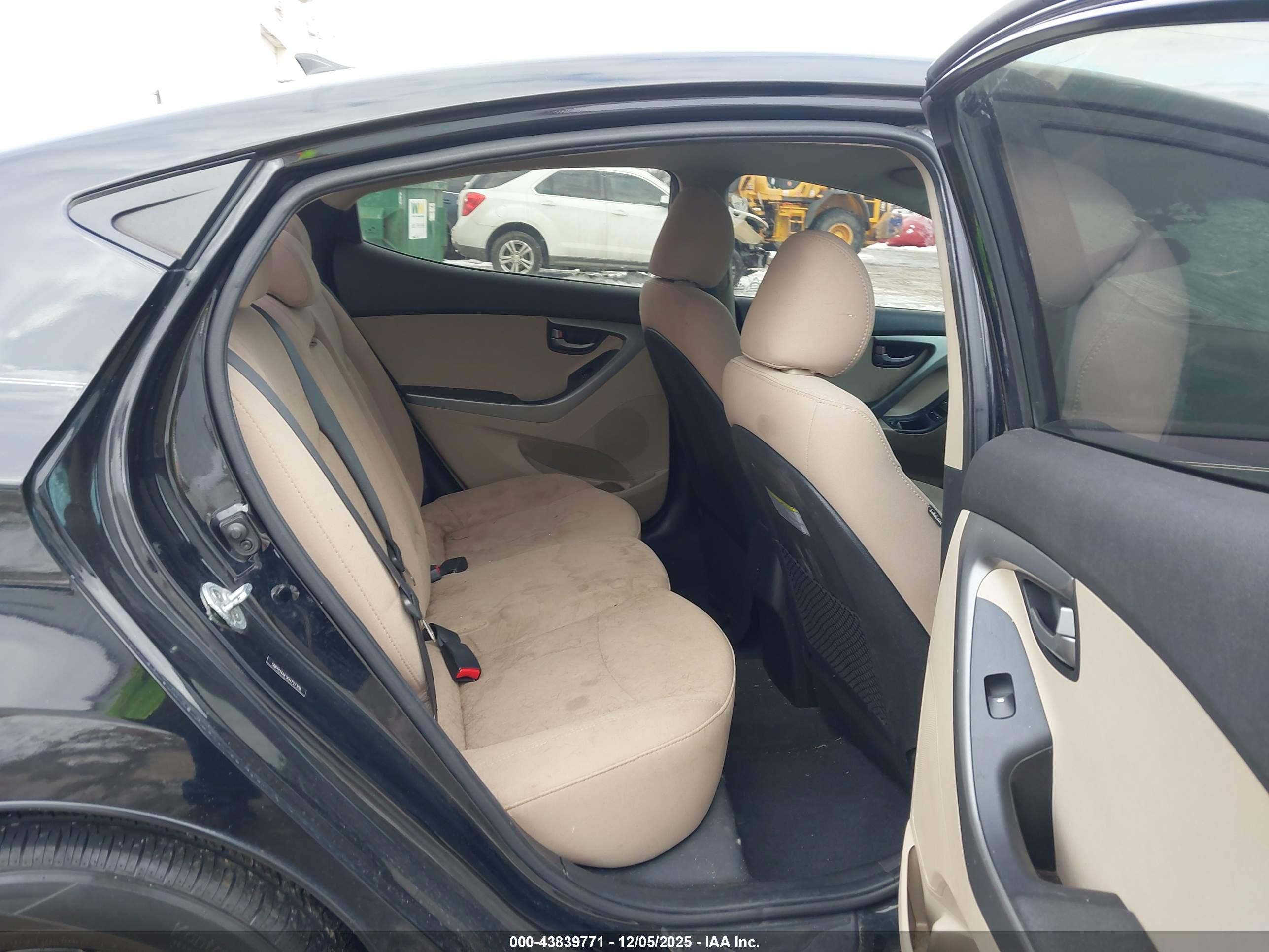 HYUNDAI ELANTRA image 8