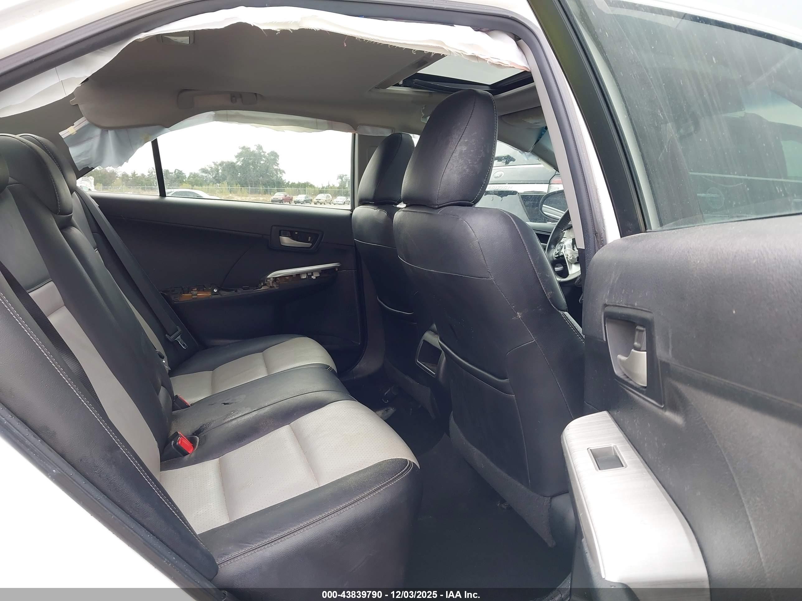TOYOTA CAMRY image 8