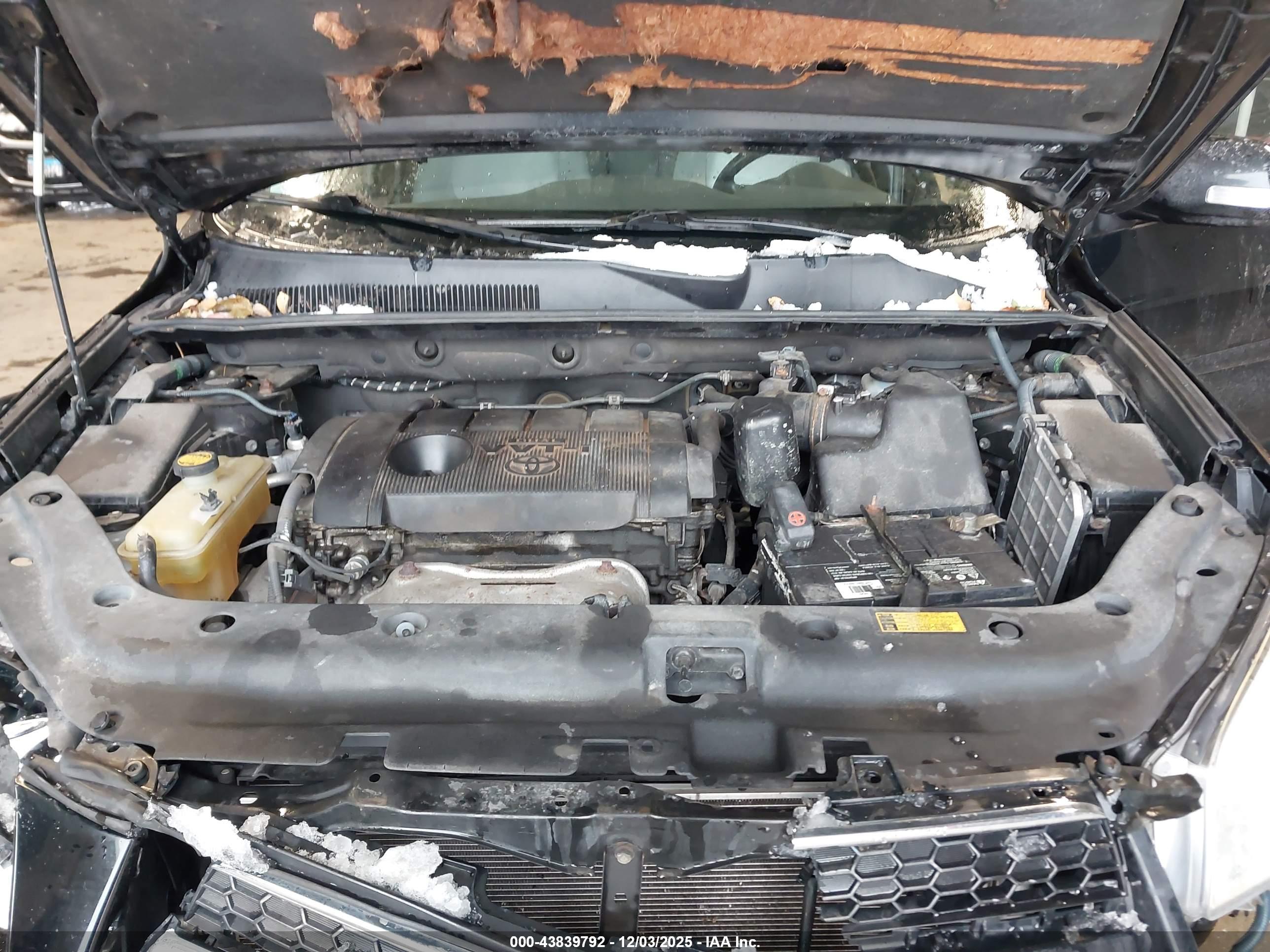 TOYOTA RAV4 image 10