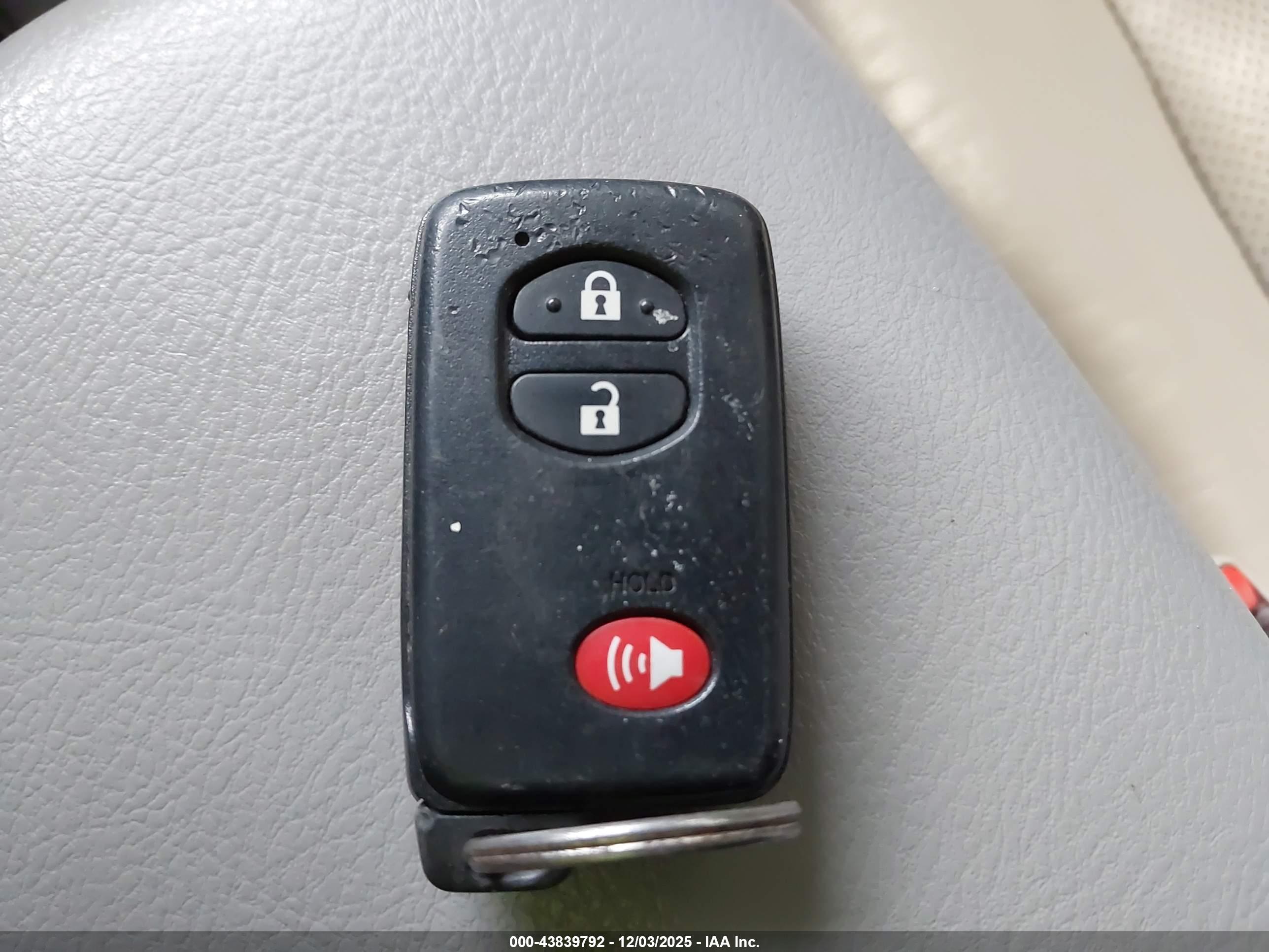 TOYOTA RAV4 image 11