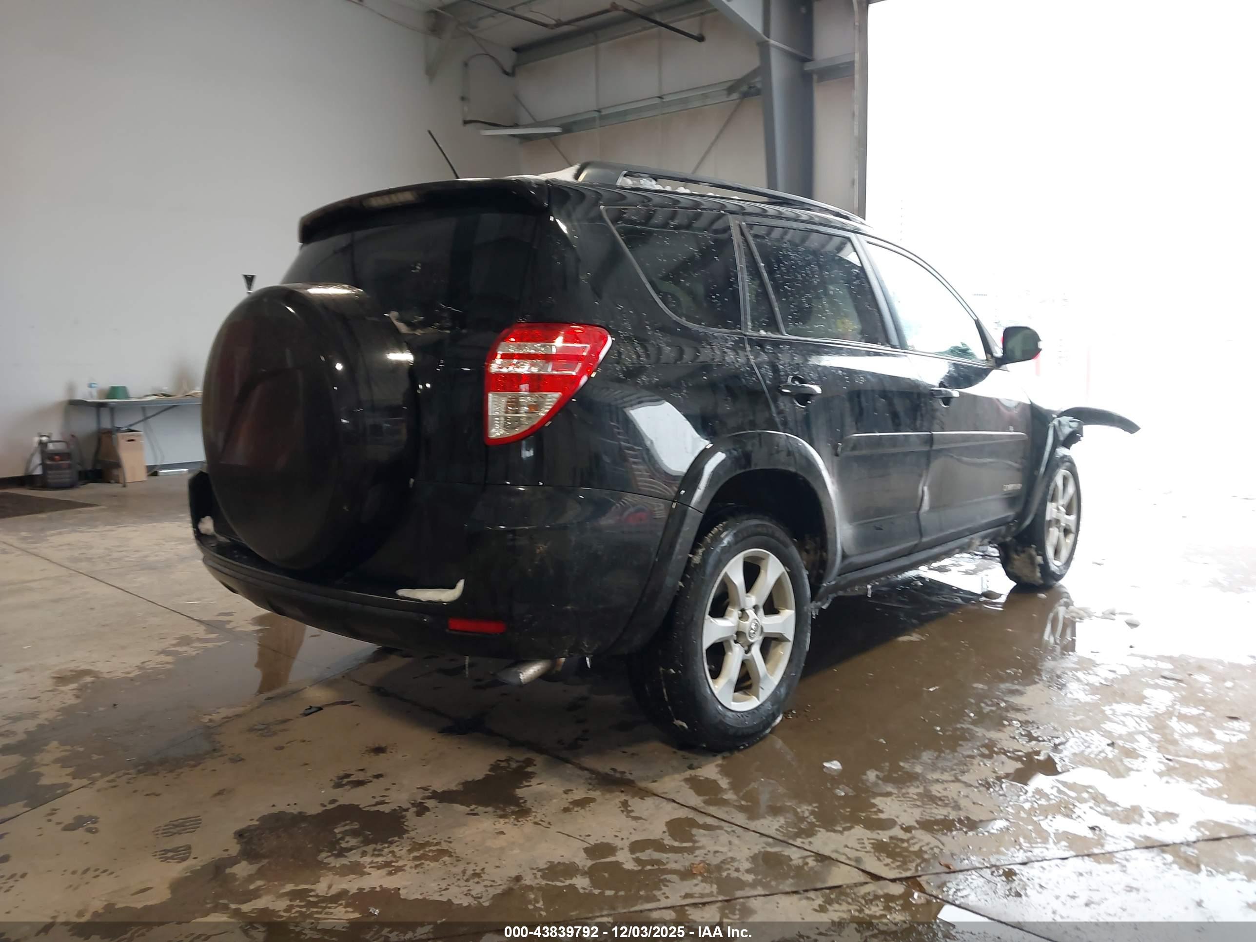 TOYOTA RAV4 image 4