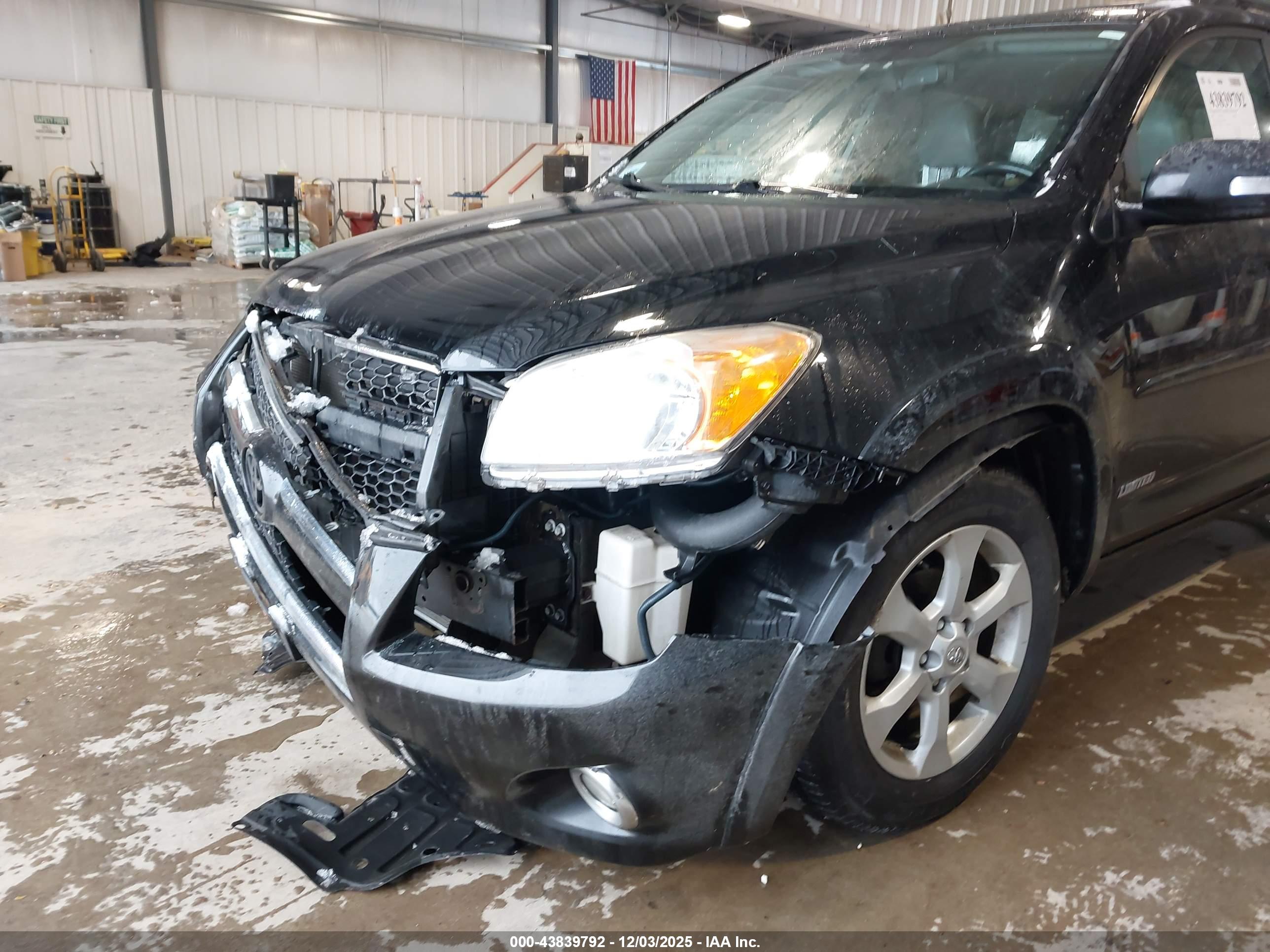TOYOTA RAV4 image 6