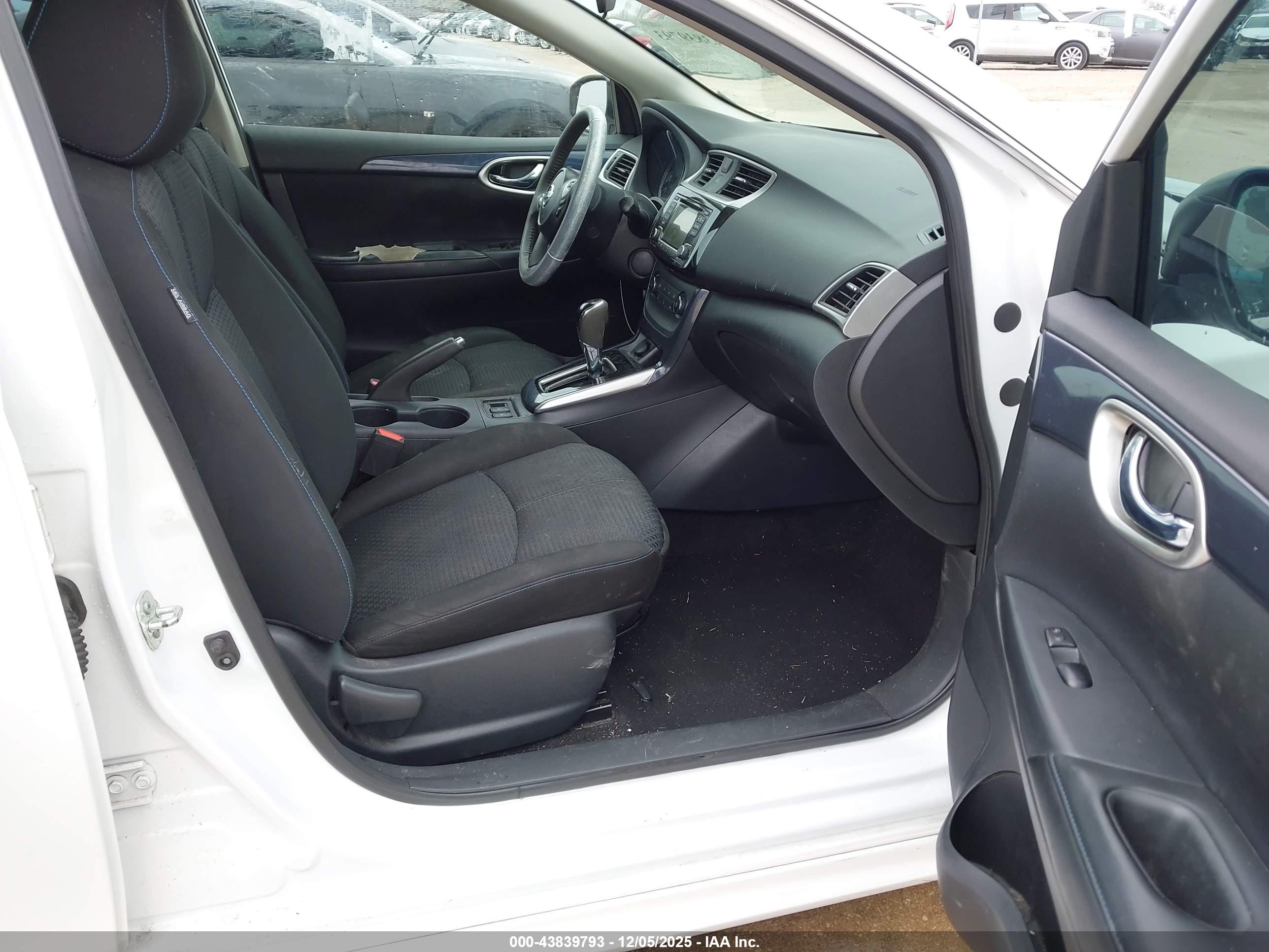 NISSAN SENTRA image 5