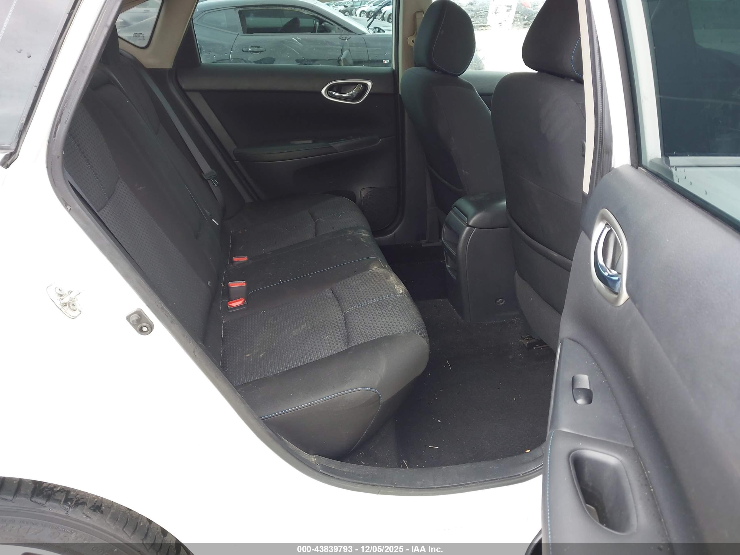 NISSAN SENTRA image 8
