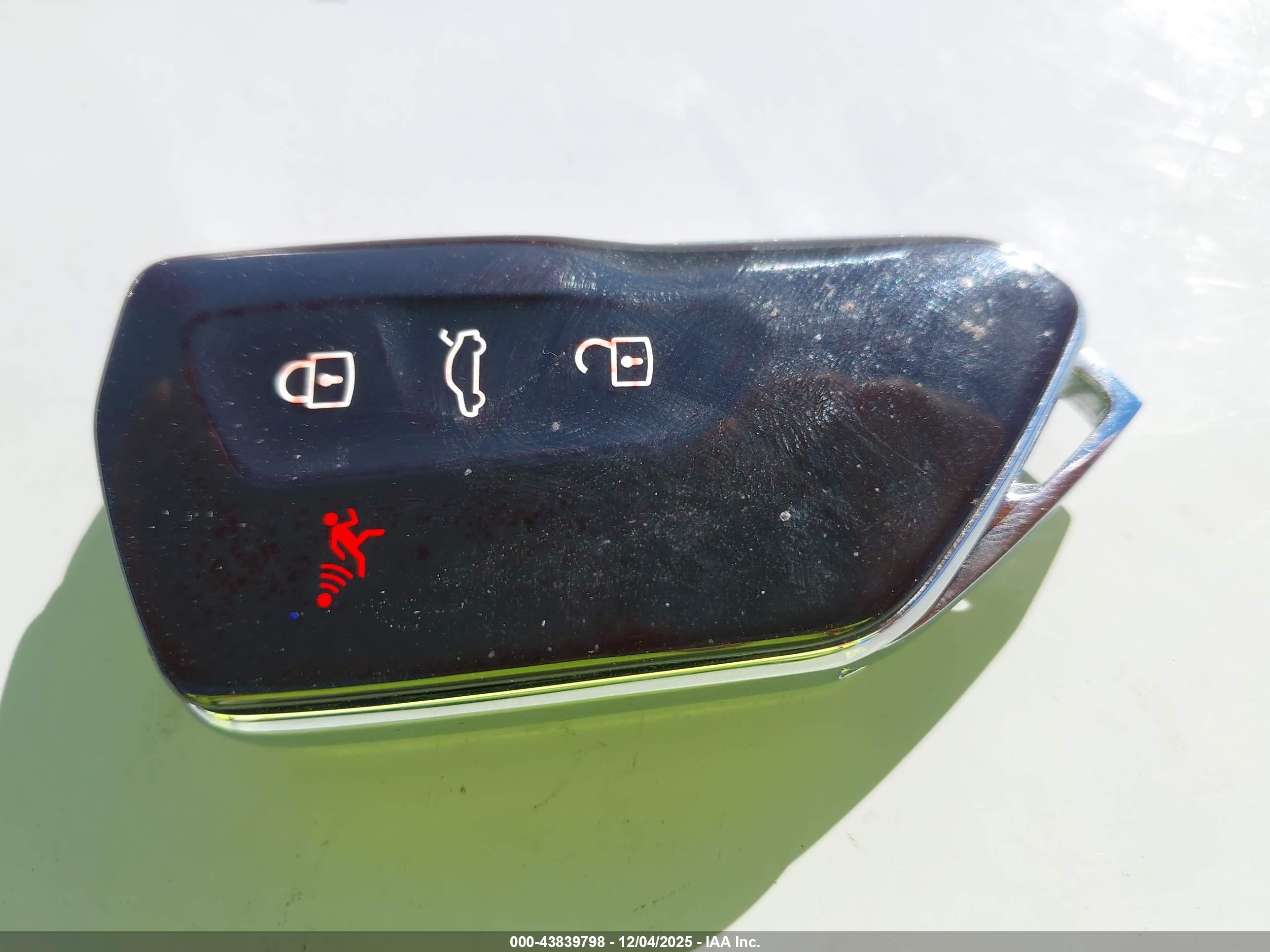 VOLKSWAGEN ID.4 image 11
