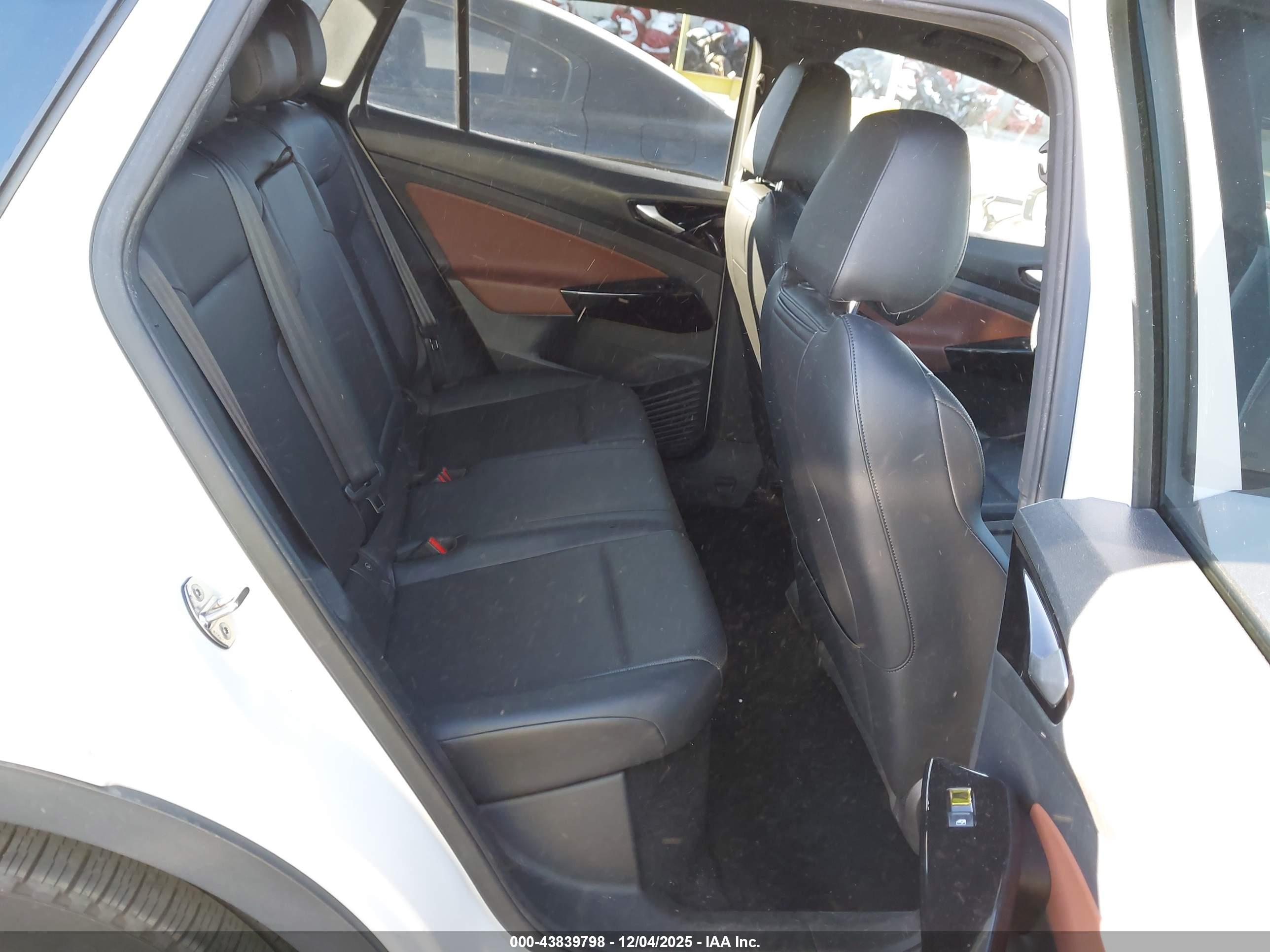 VOLKSWAGEN ID.4 image 8