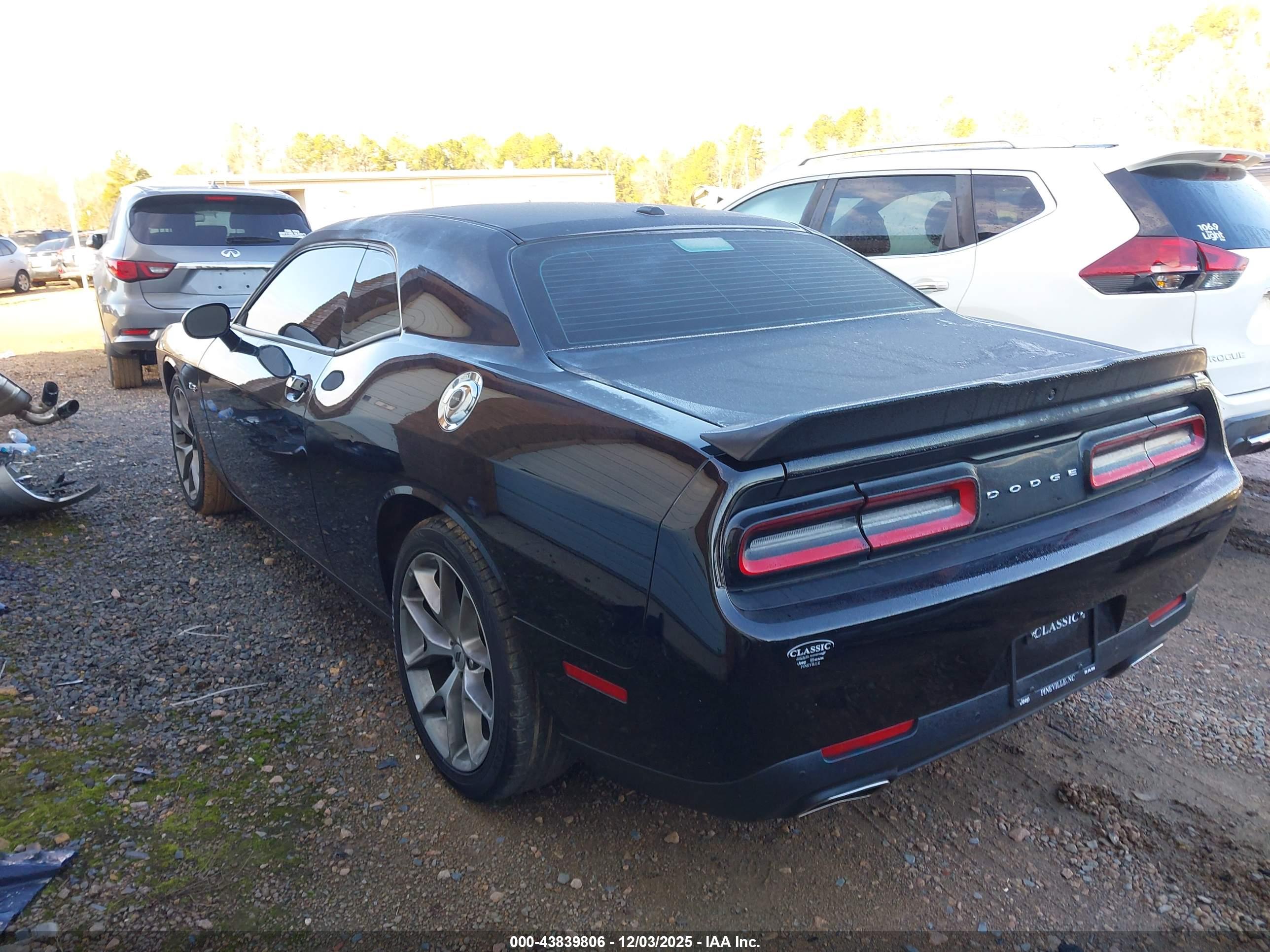 DODGE CHALLENGER image 3