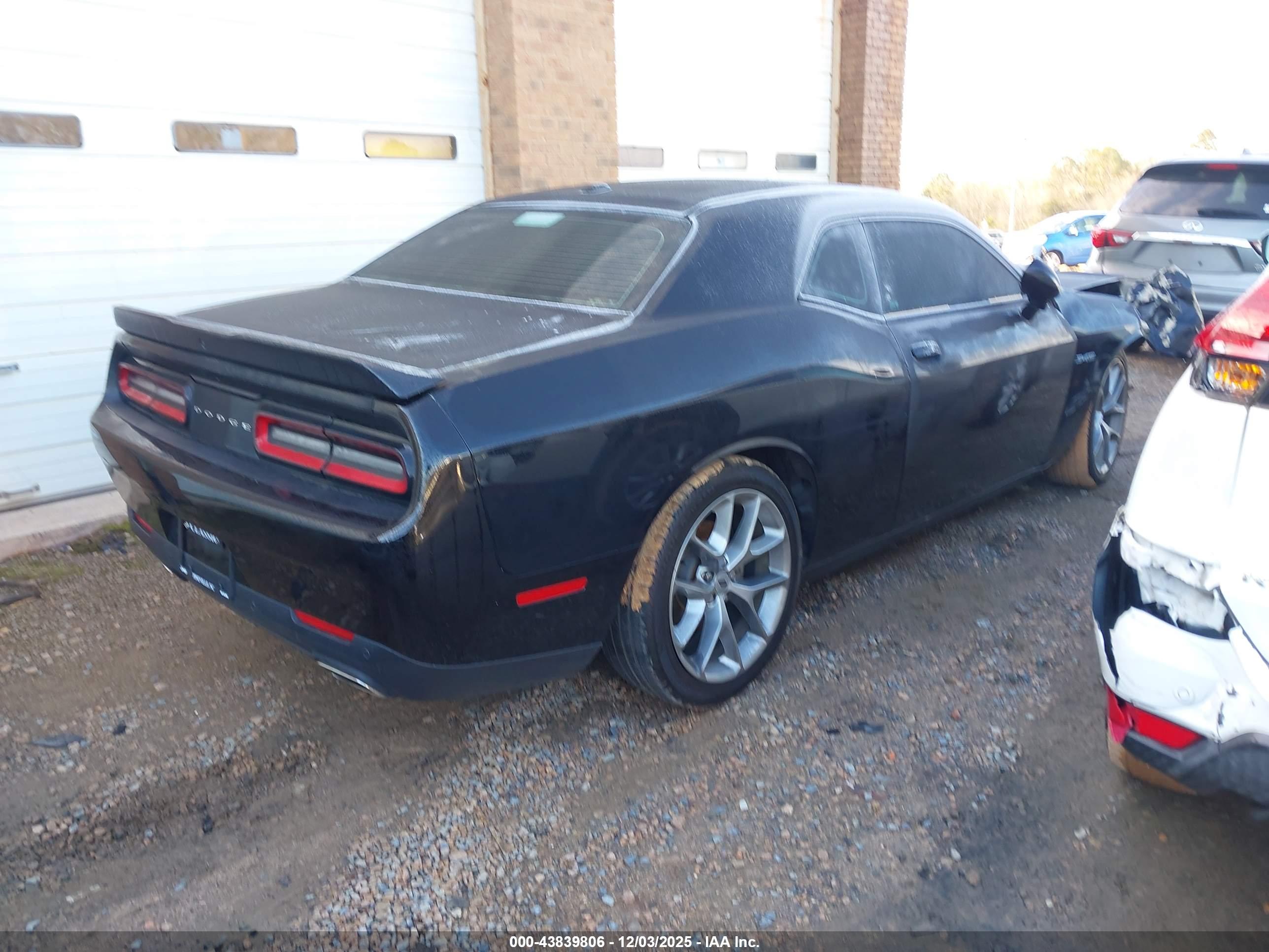 DODGE CHALLENGER image 4