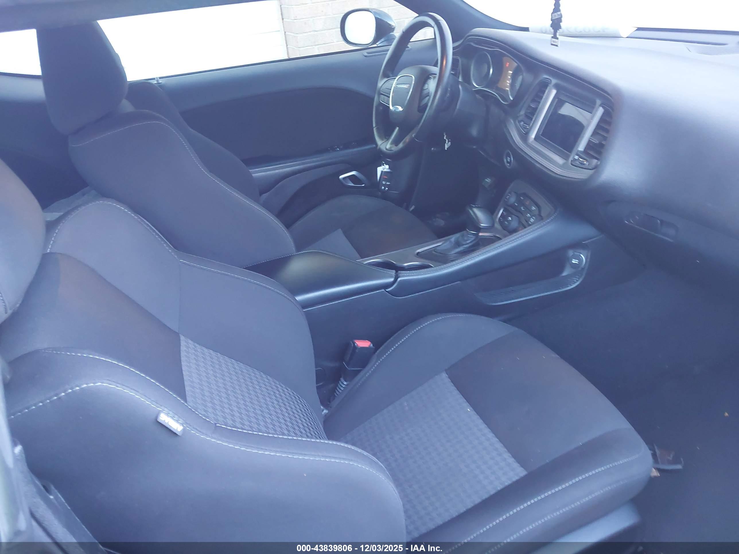 DODGE CHALLENGER image 5