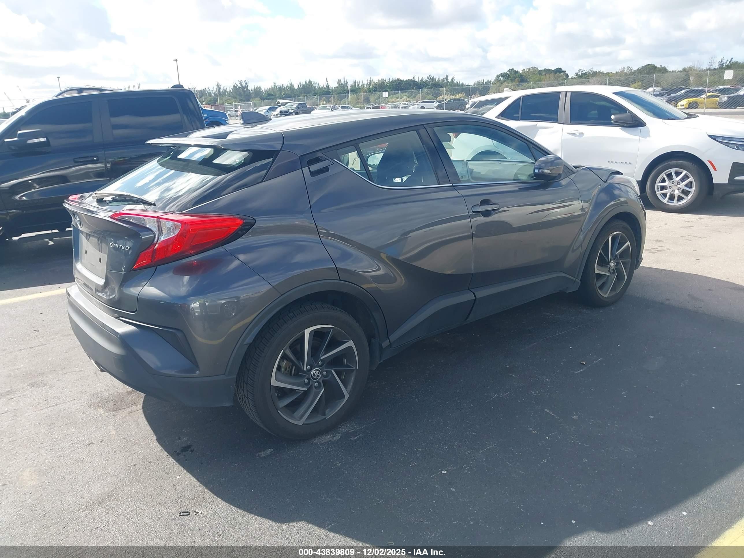 TOYOTA C-HR image 4