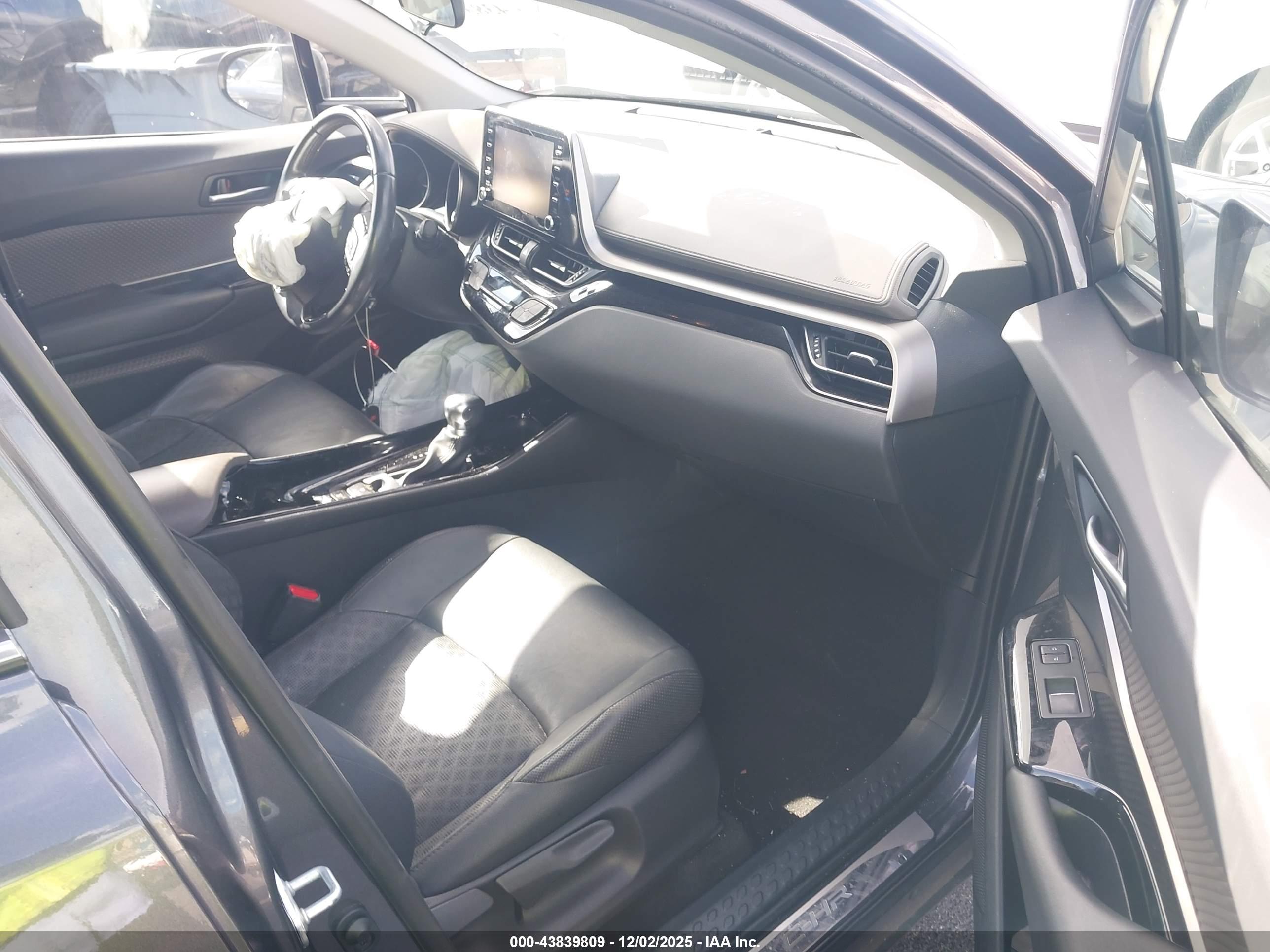 TOYOTA C-HR image 5