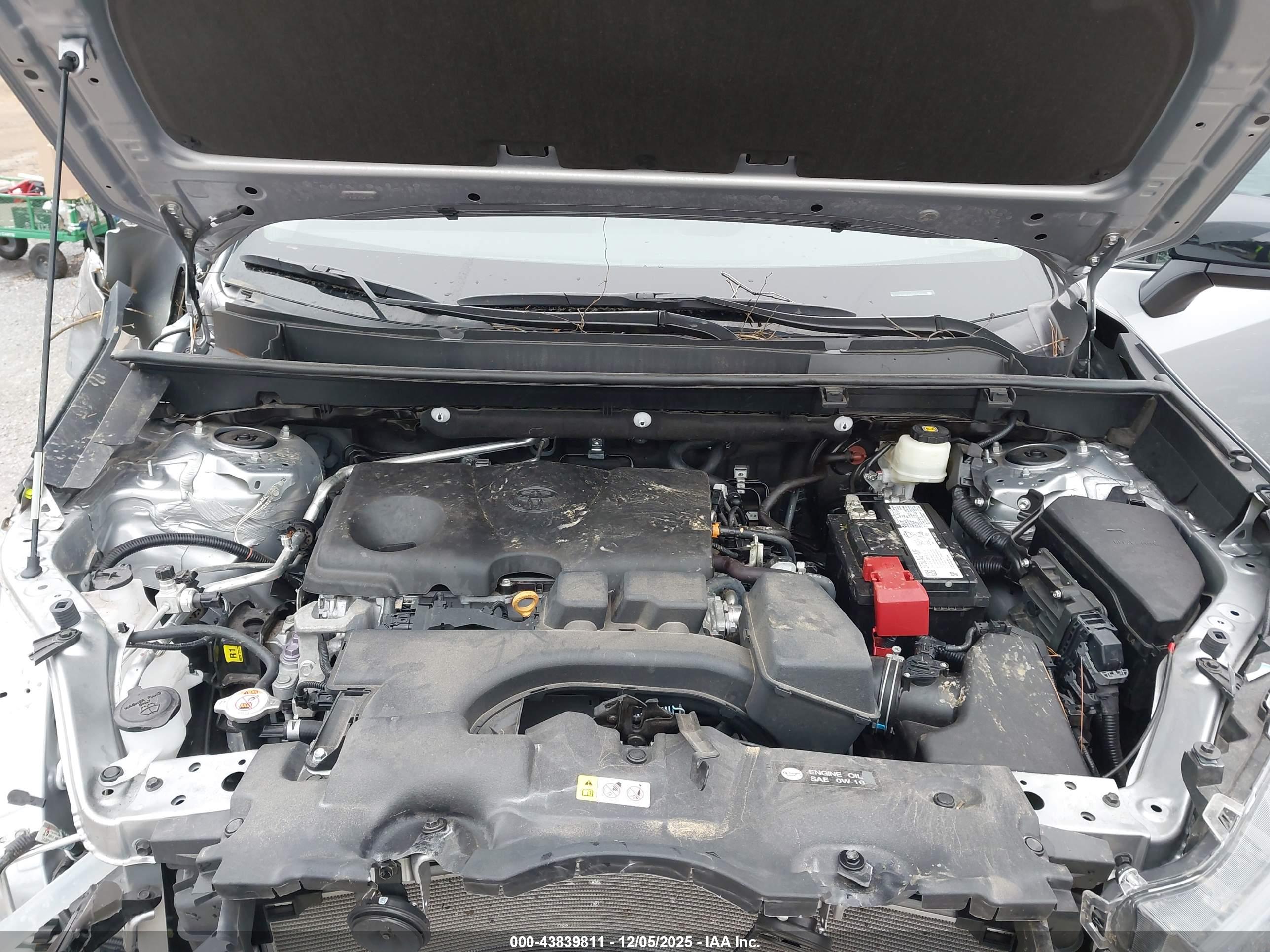 TOYOTA RAV4 image 10