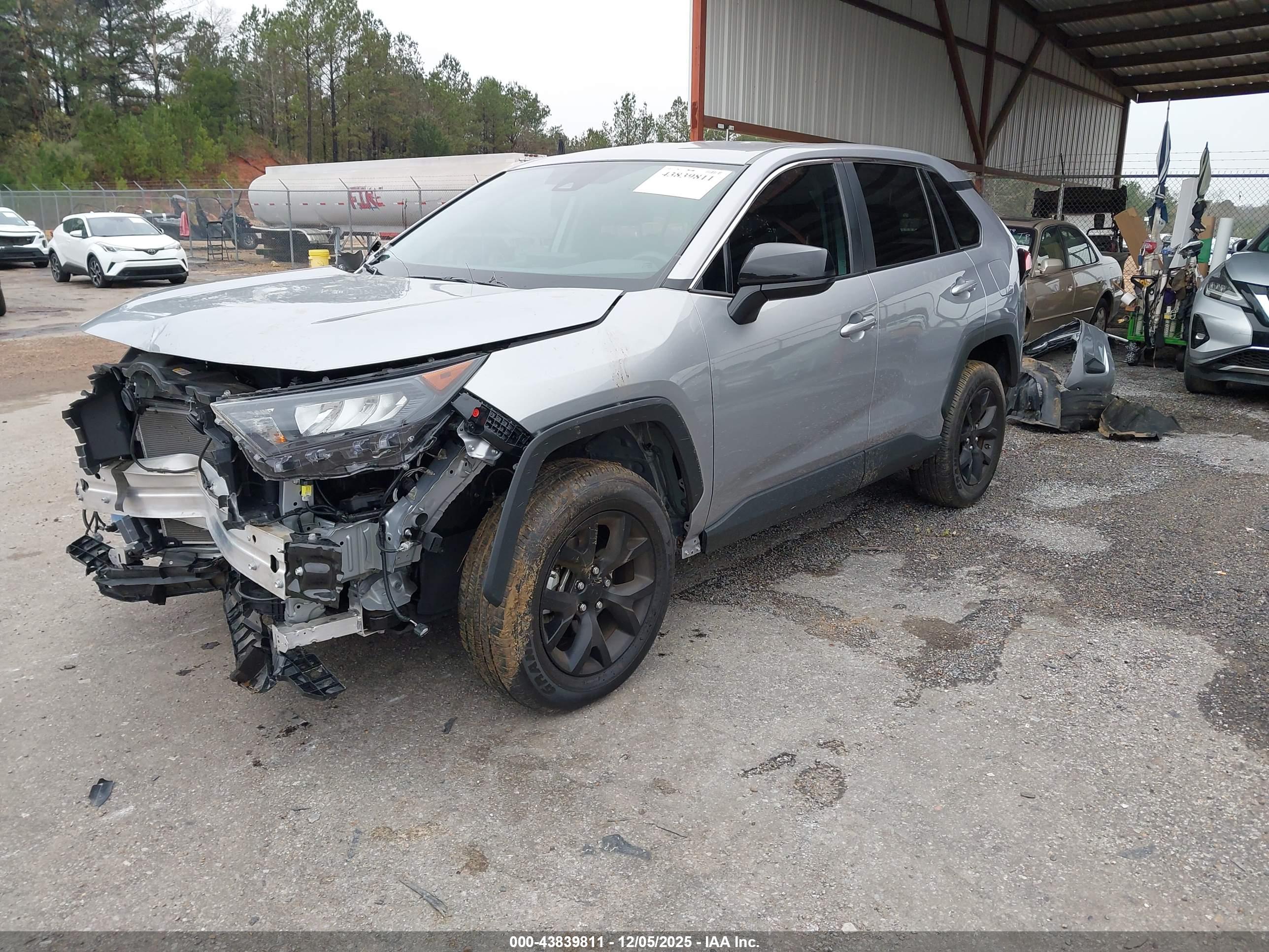 TOYOTA RAV4 image 2