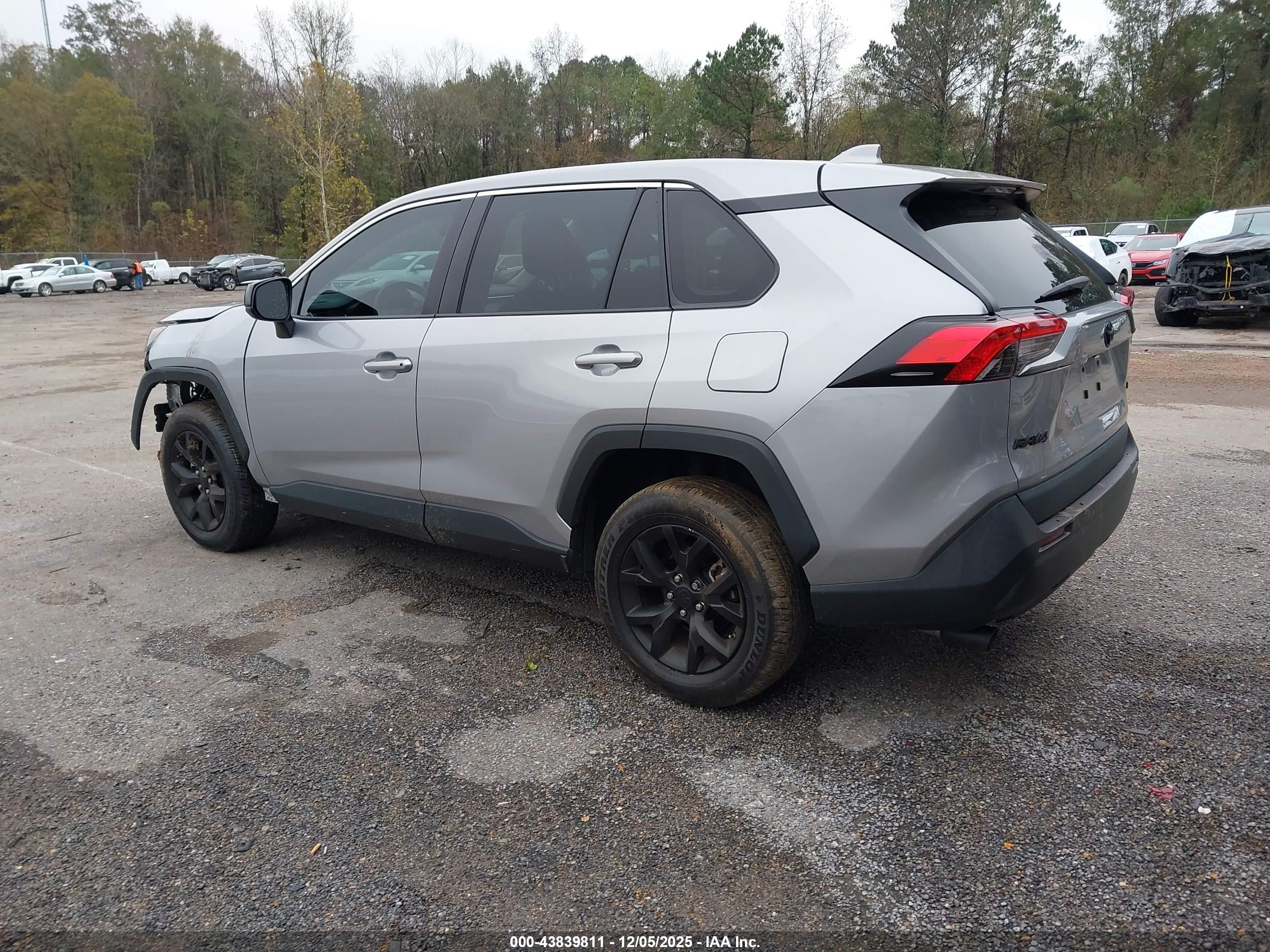 TOYOTA RAV4 image 3
