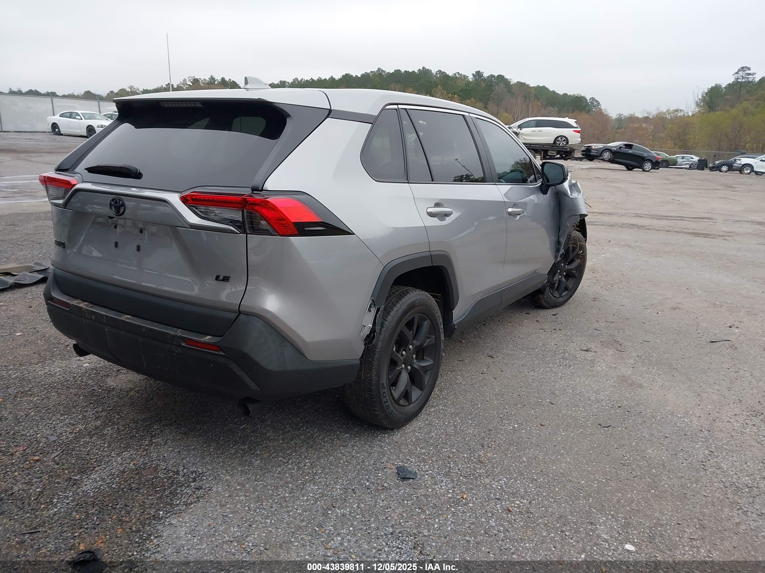 TOYOTA RAV4 image 4