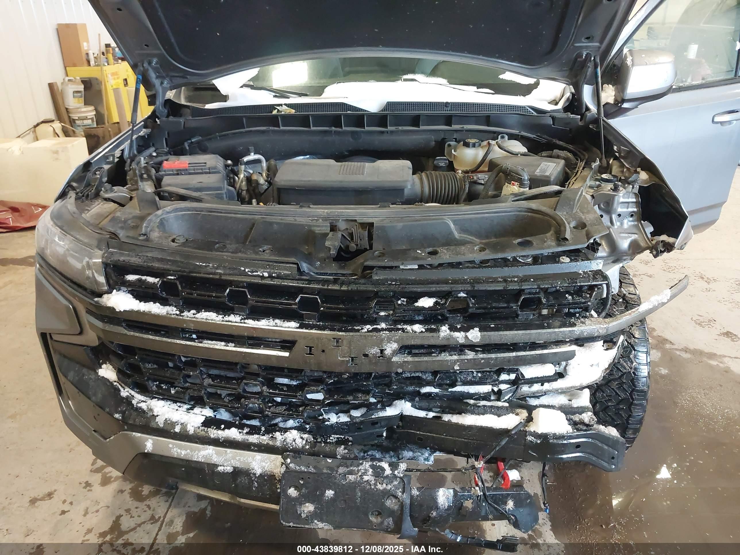 CHEVROLET SUBURBAN image 10